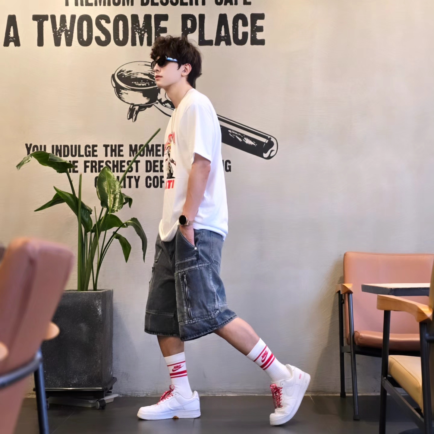 Supreme x Ducati Bike T-Shirt White - 24SS, Nike x Supreme Air Force 1 Low White 착용 스타일 - 2