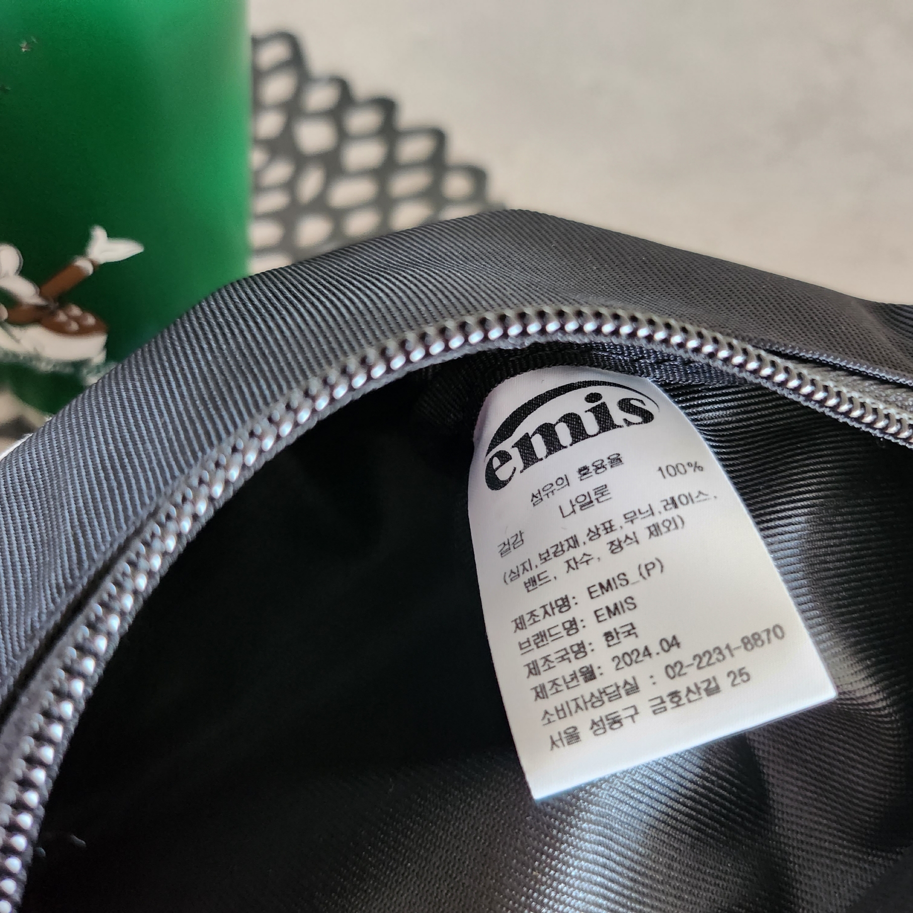 Emis Emis Hobo Bag Black 착용 스타일 - 5
