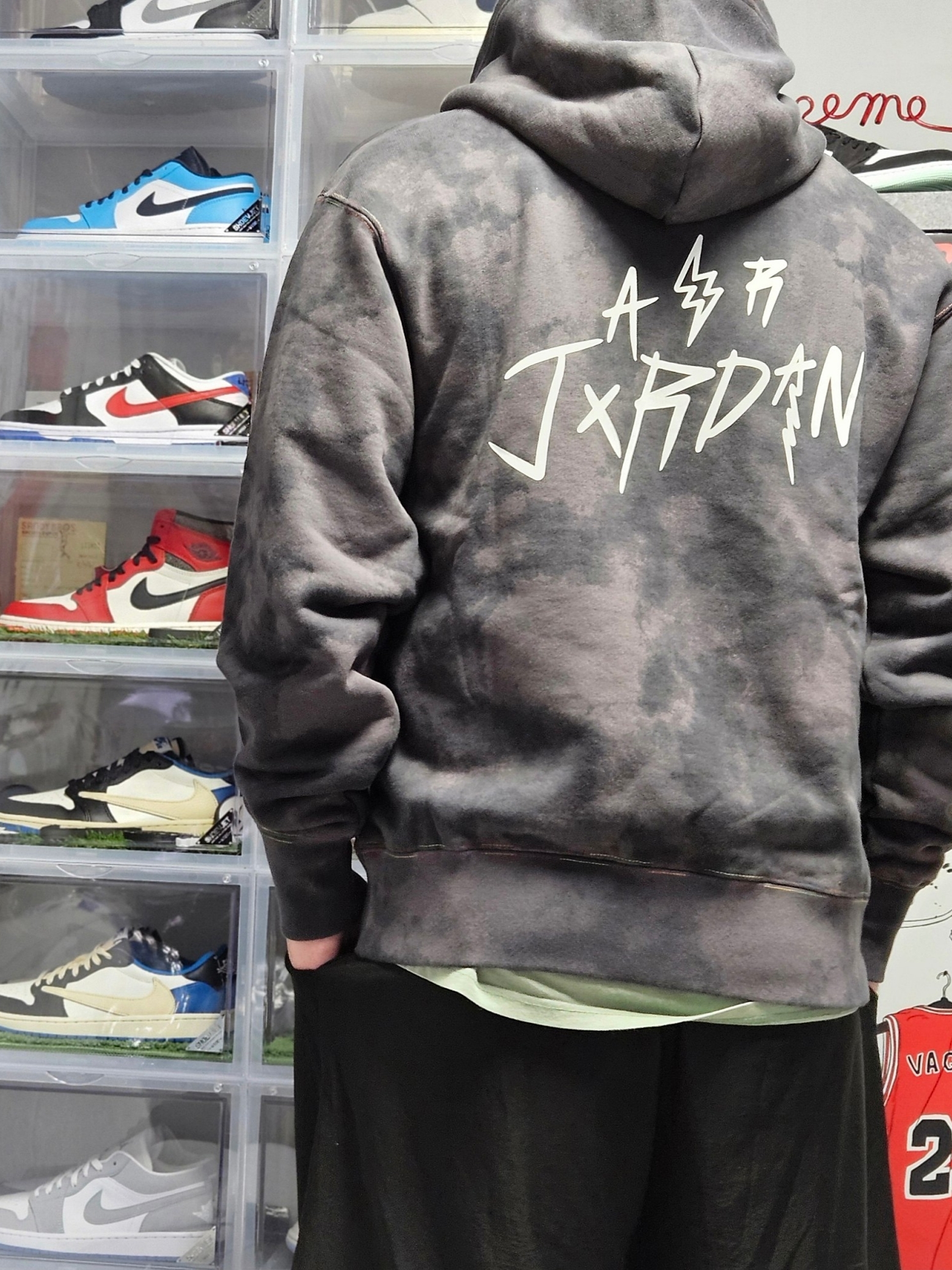 Jordan x J Balvin Hoodie Black - Asia 착용 스타일 - 3