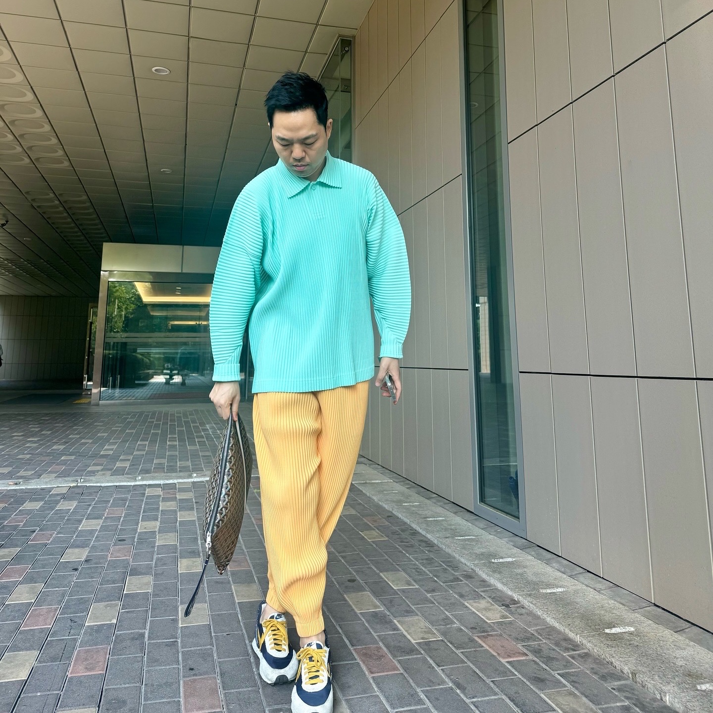 (W) Nike x Undercover Daybreak Obsidian, Homme Plisse Issey Miyake Basics Straight Pants Light Gray 착용 스타일 - 5