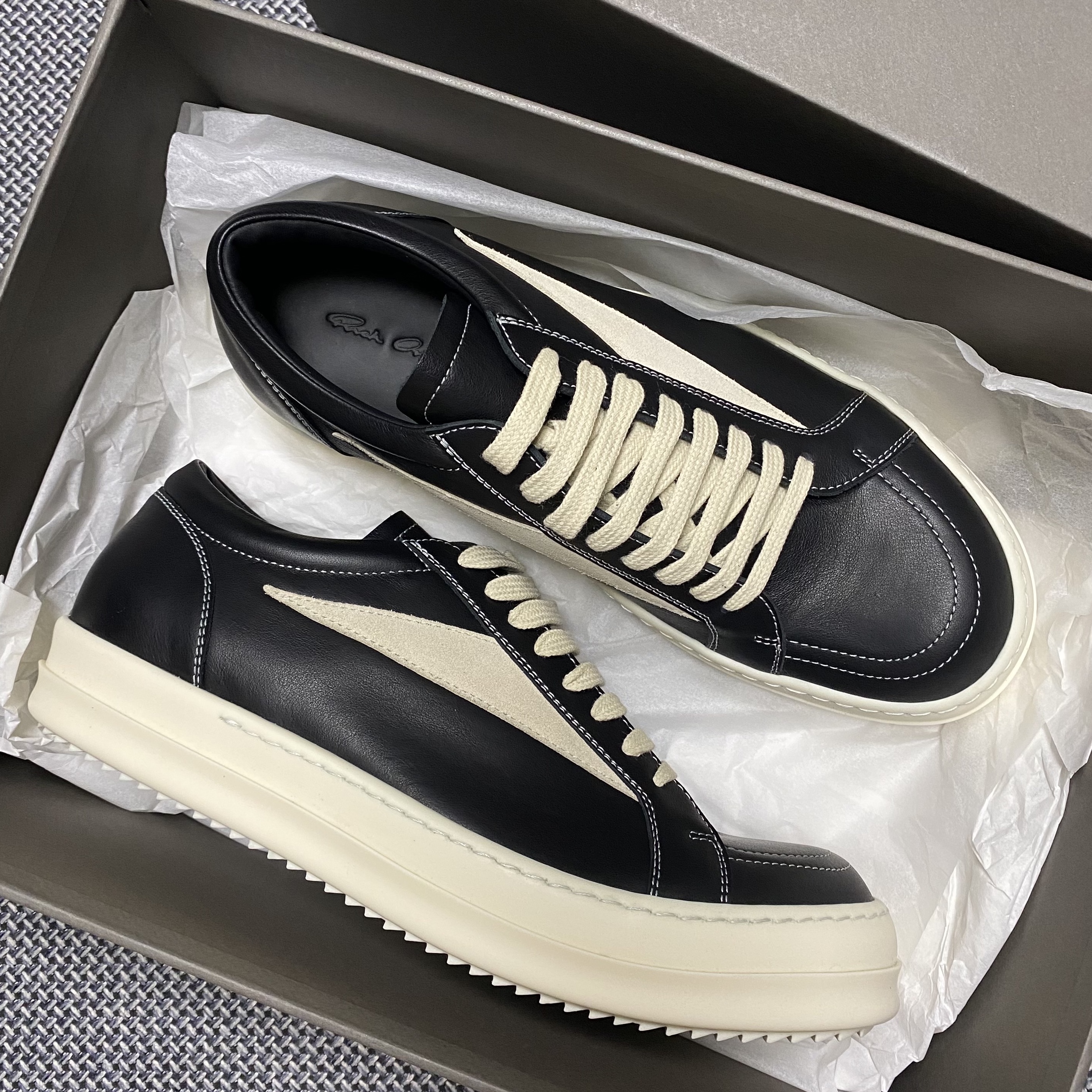 Rick Owens Vintage Sneaks Black Milk, Rick Owens Luxor Vintage Sneakers Black Milk 착용 스타일