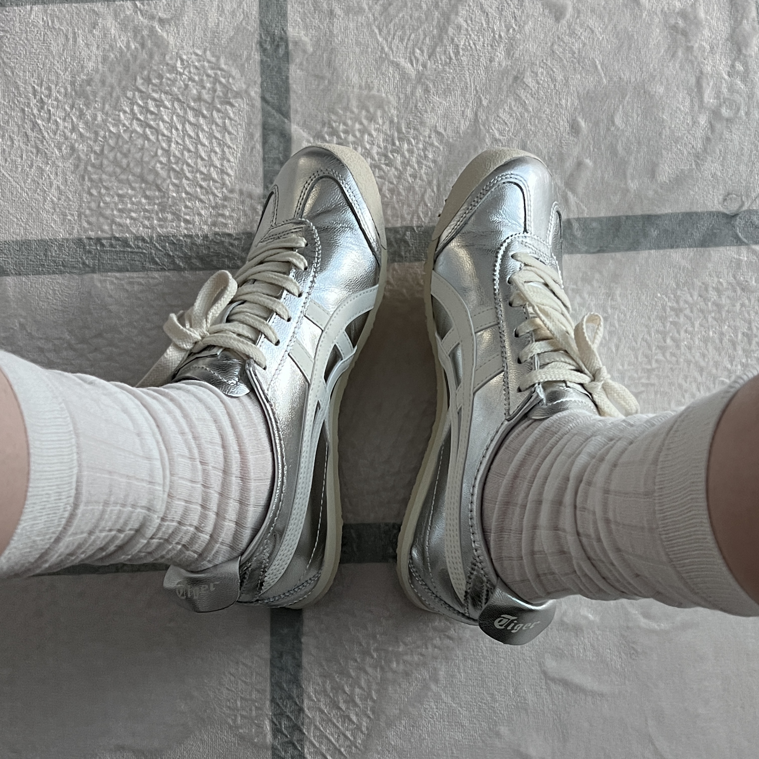 Onitsuka Tiger Mexico 66 Silver Off White 착용 스타일 - 1
