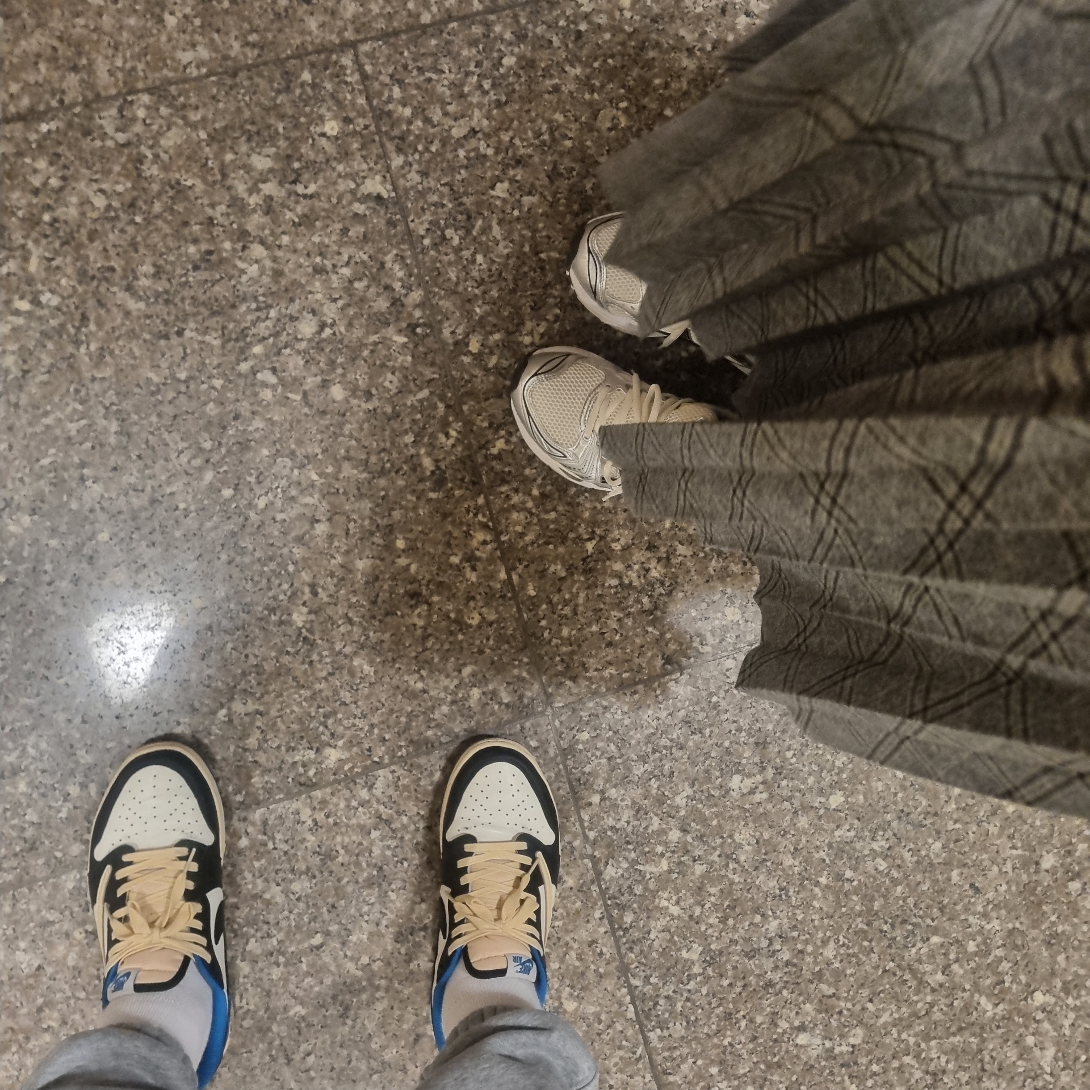Jordan 1 x Travis Scott x Fragment Retro Low OG SP Military Blue, Asics Gel-Kayano 14 Cream Black 착용 스타일