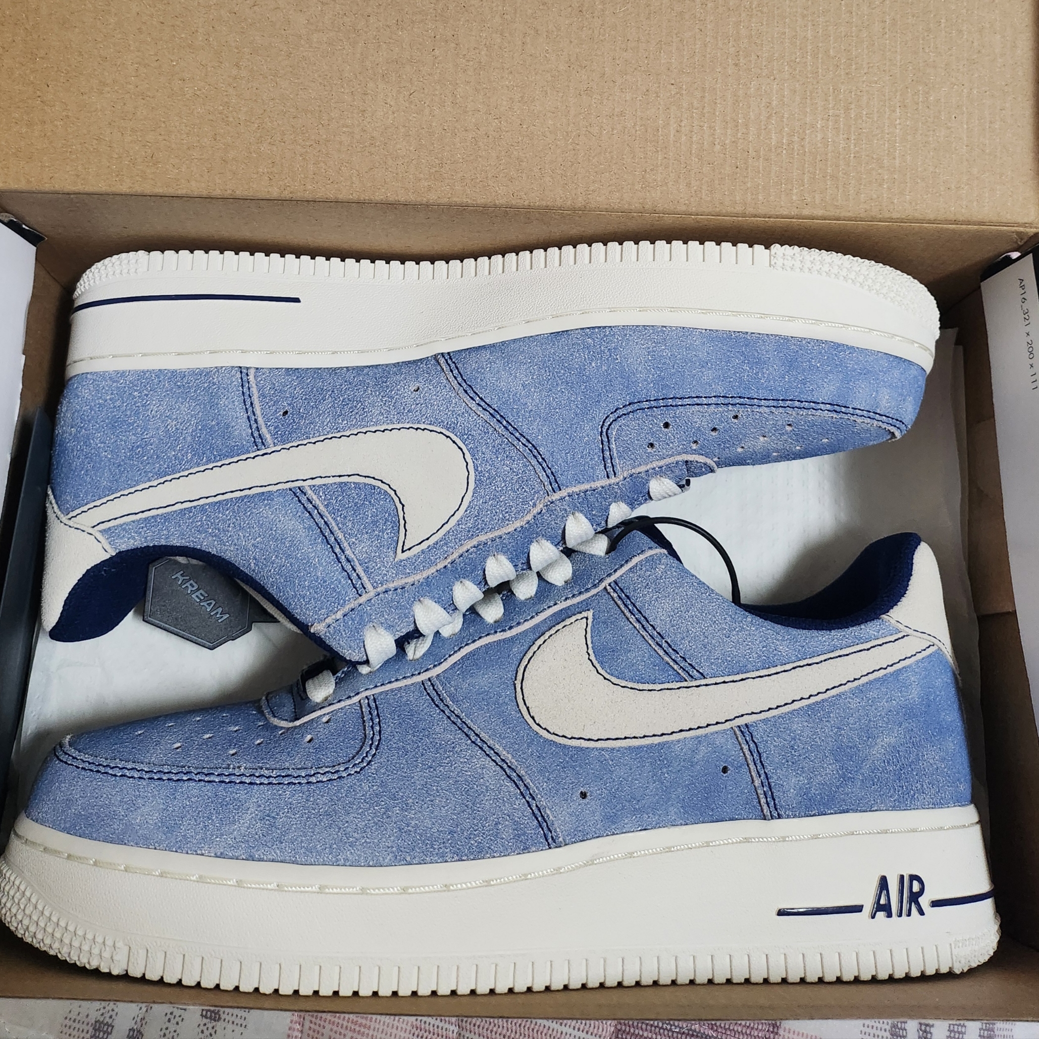 Nike Air Force 1 '07 LV8 Dusty Blue 착용 스타일