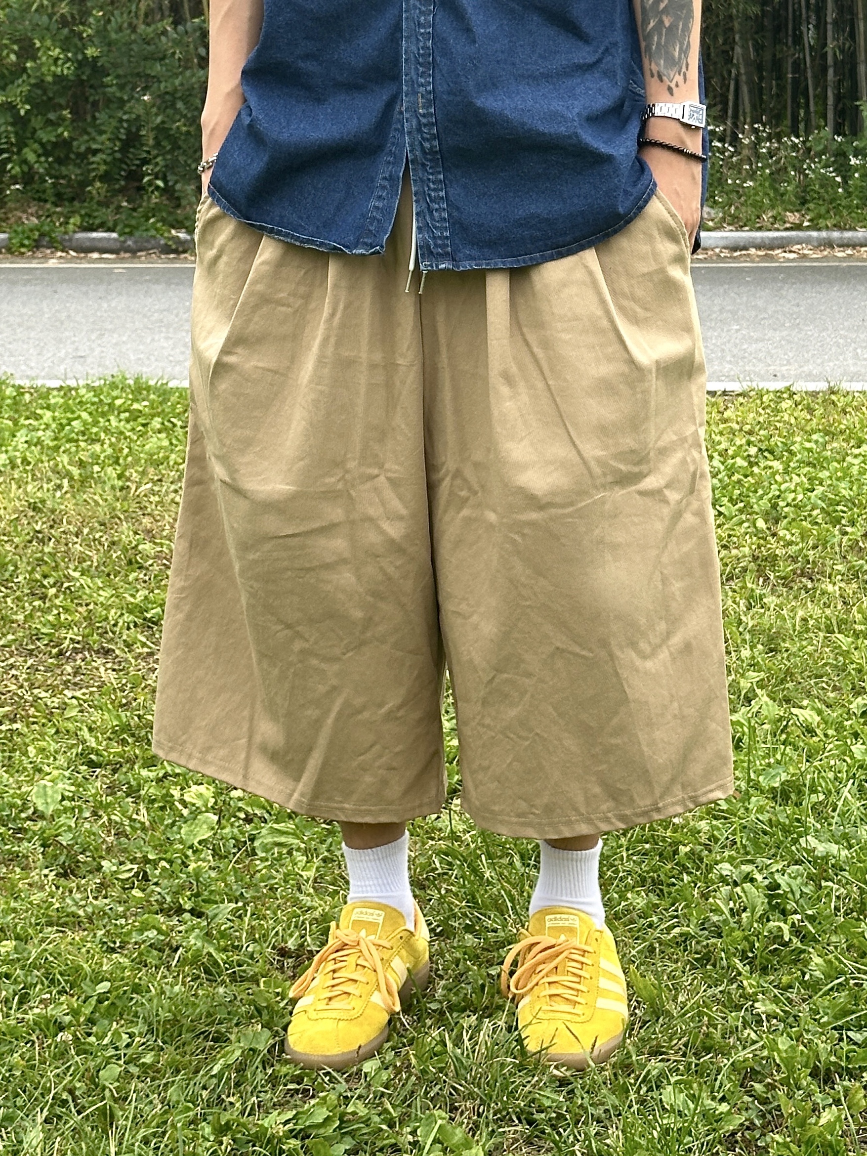 Adidas Bermuda Bold Gold 착용 스타일 - 4