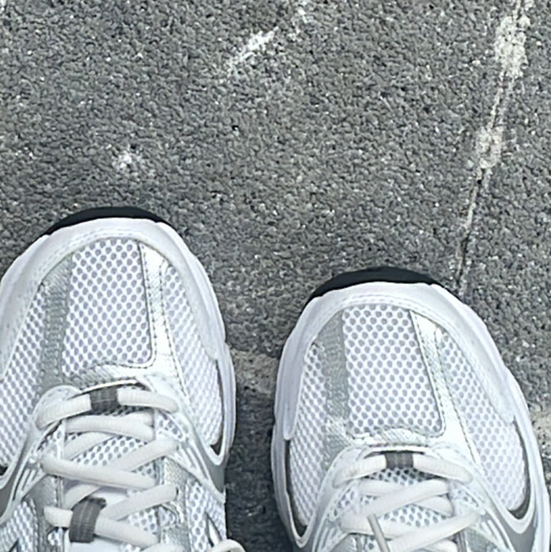 New Balance 530 White Silver 착용 스타일
