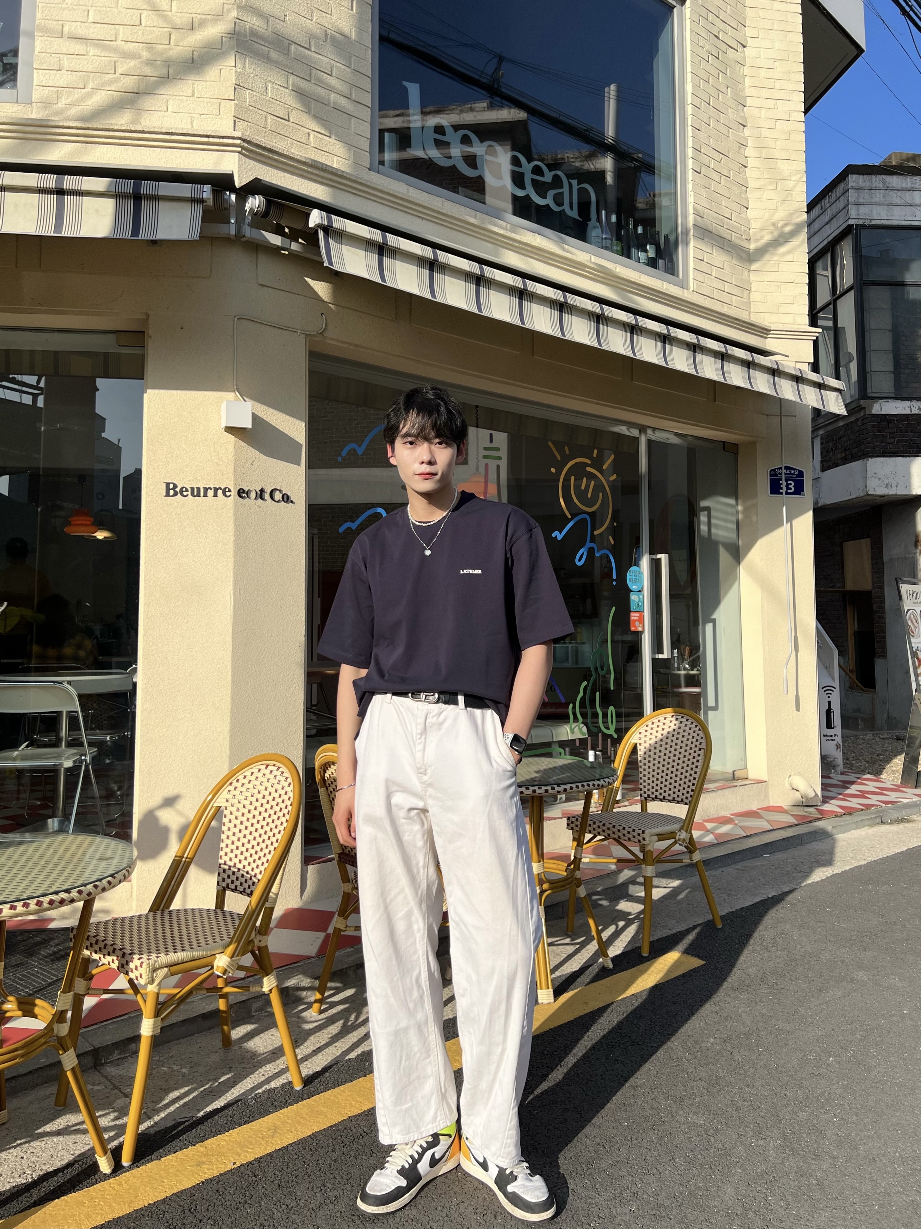 TNGT Semi-Over Fit Tiger Graphics Half T-Shirts Navy 착용 스타일 - 1