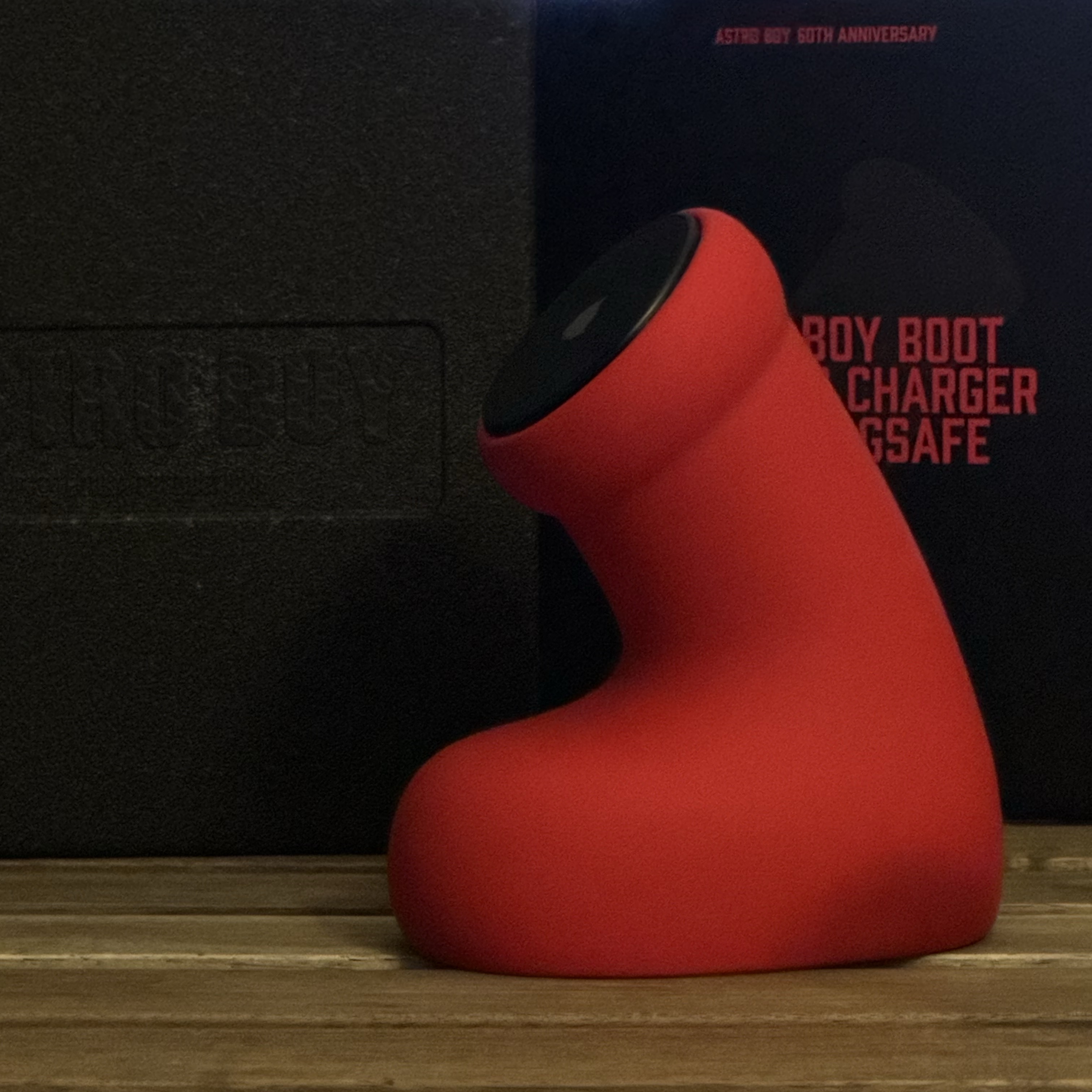 Astroboy Edition Astroboy Redshoe Magsafe Charger 착용 스타일