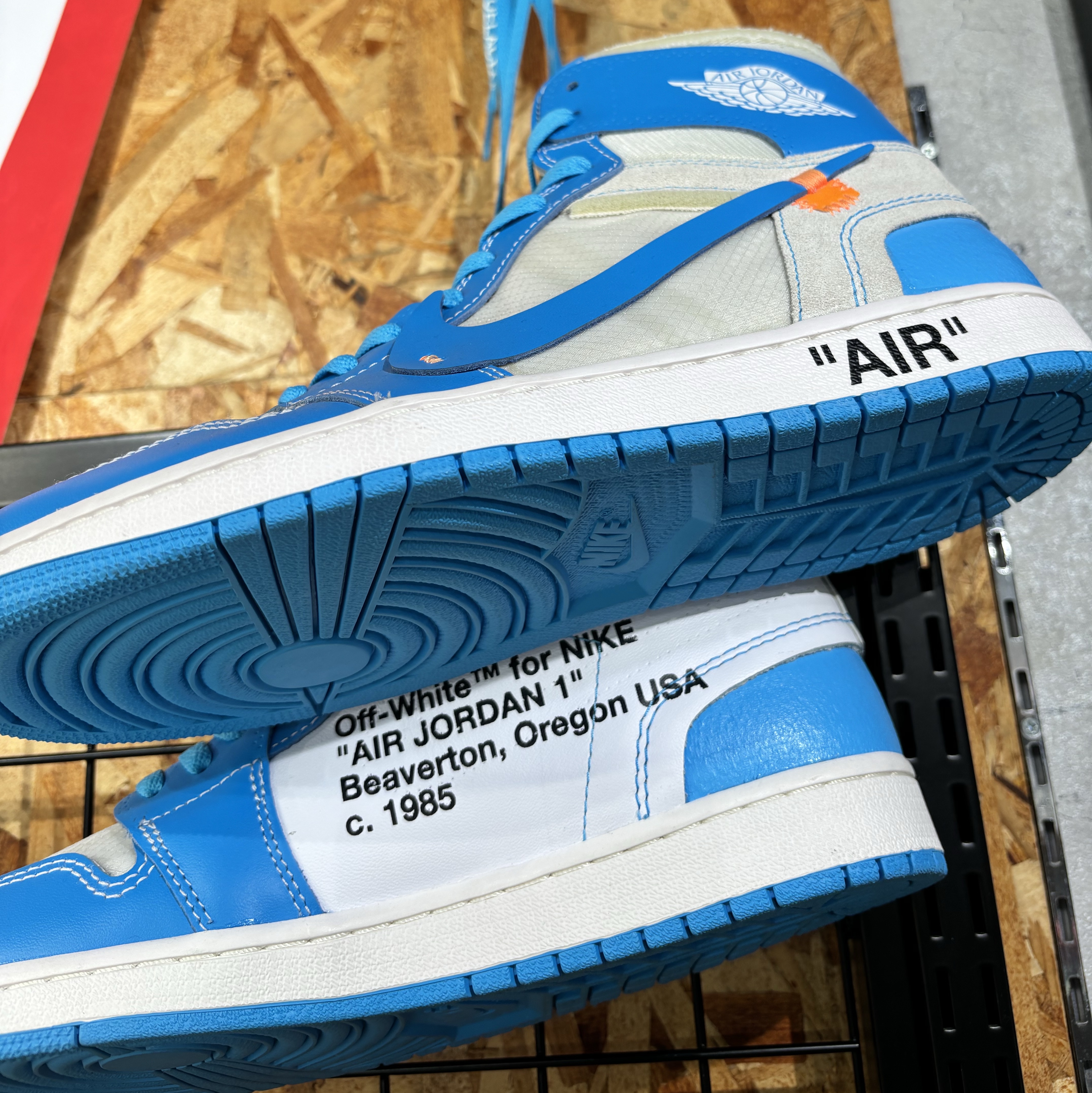 Jordan 1 x Off-White Retro High University Blue 착용 스타일