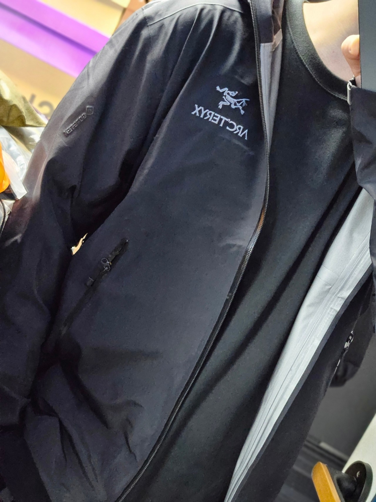 Arc'teryx Beta LT Jacket Black 착용 스타일 - 2
