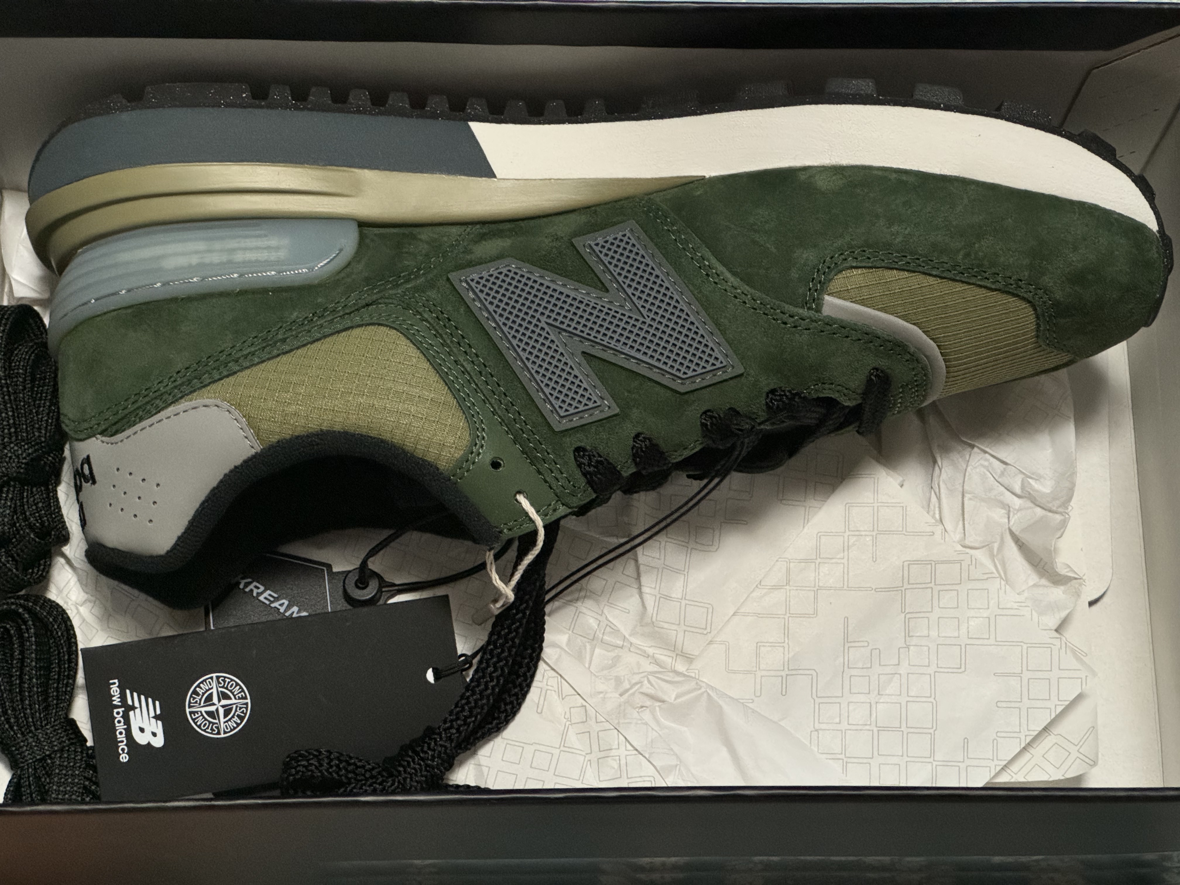 New Balance x Stone Island 574 Legacy Dark Green 착용 스타일
