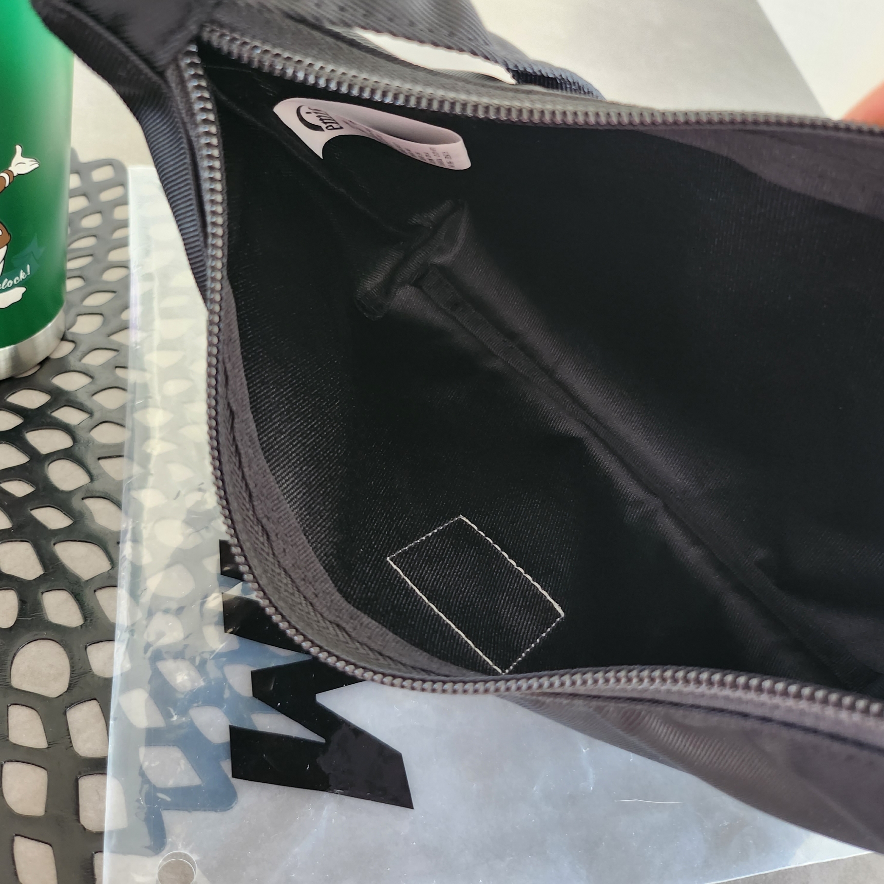 Emis Emis Hobo Bag Black 착용 스타일 - 4