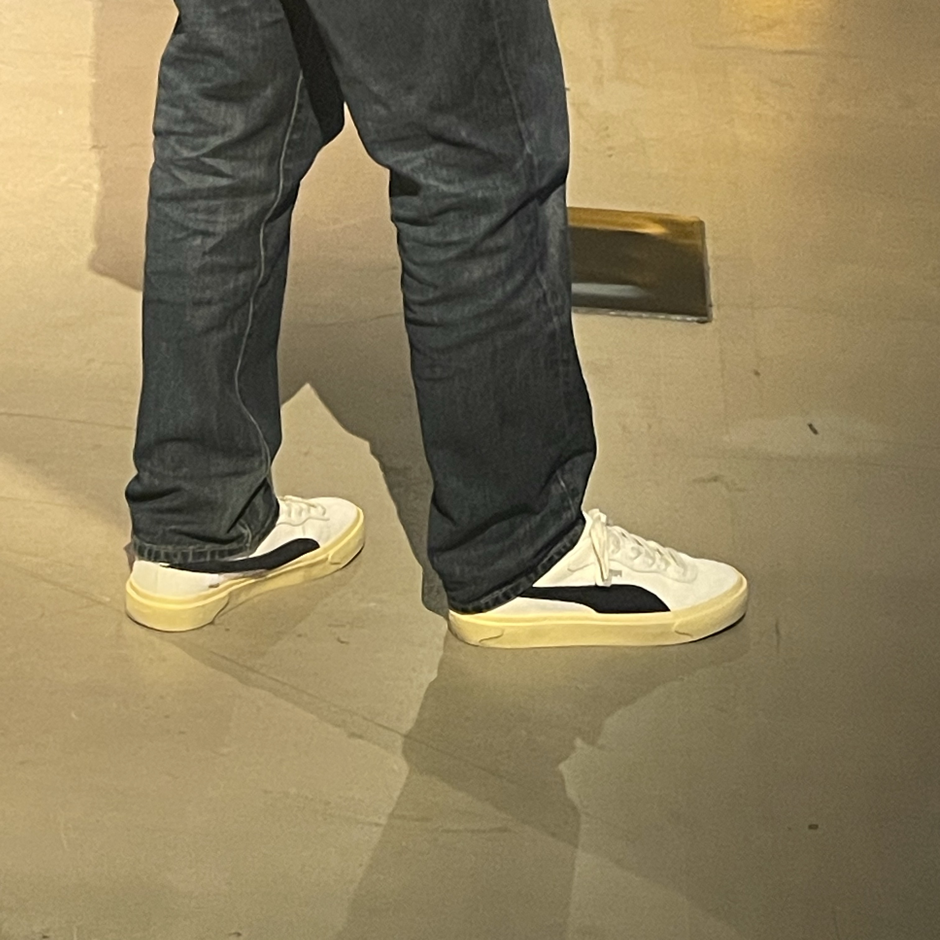 (W) Puma Capri Royale Suede Vintage Sneakers Warm White Navy 착용 스타일