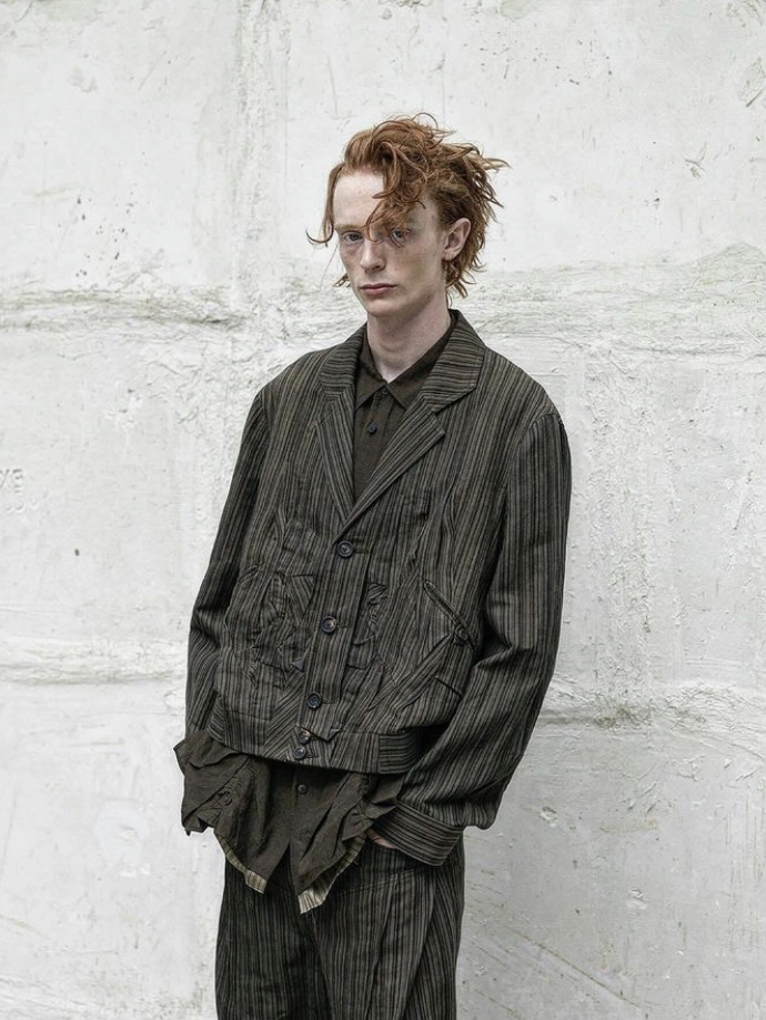Ziggy Chen Cropped Wrinkle Pleats Jacket Brown, Ziggy Chen Layered Wrinkled Effect Shirt Brown 착용 스타일 - 1
