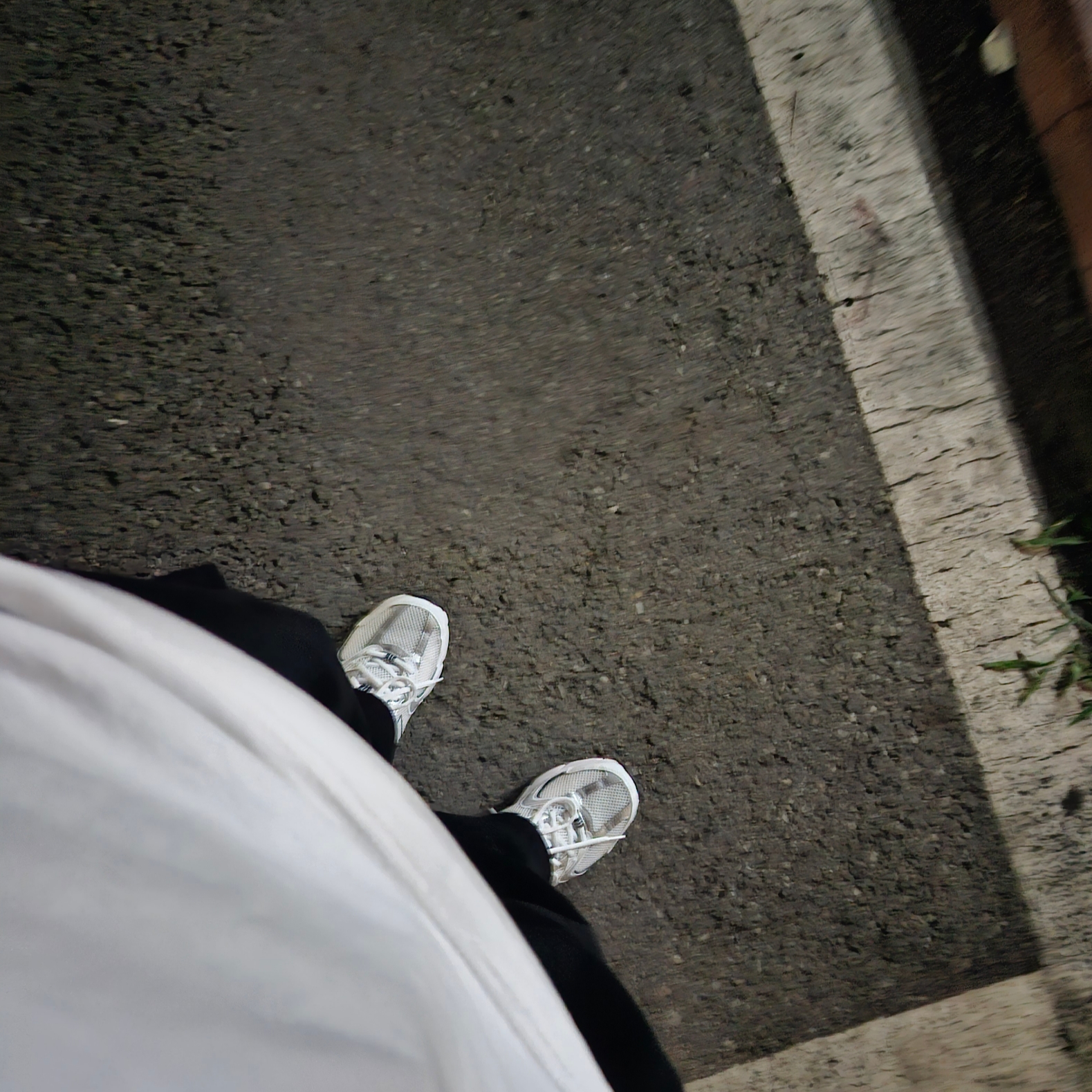 New Balance 530 White 착용 스타일