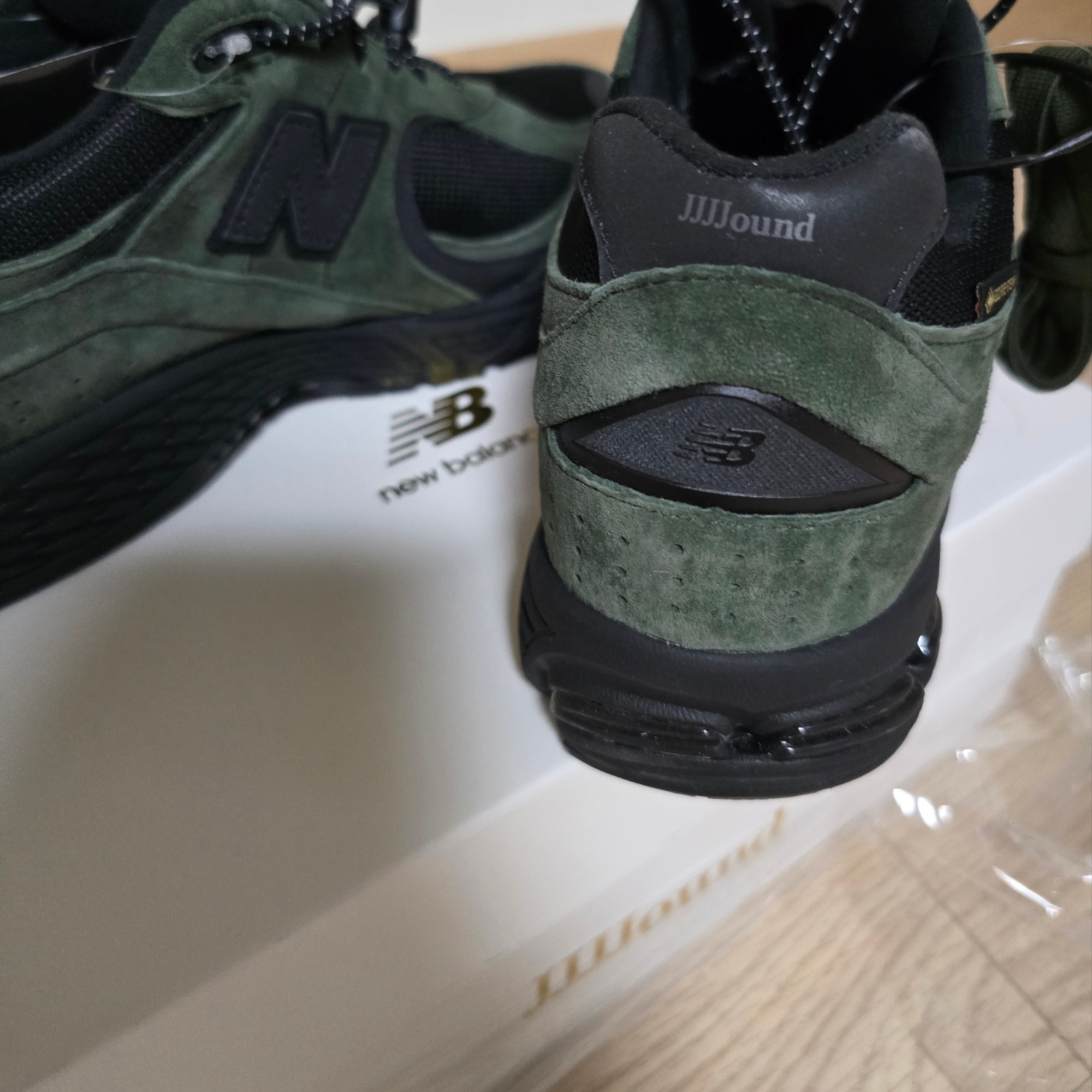 New Balance x JJJJound 2002R Gore-Tex Pine 착용 스타일