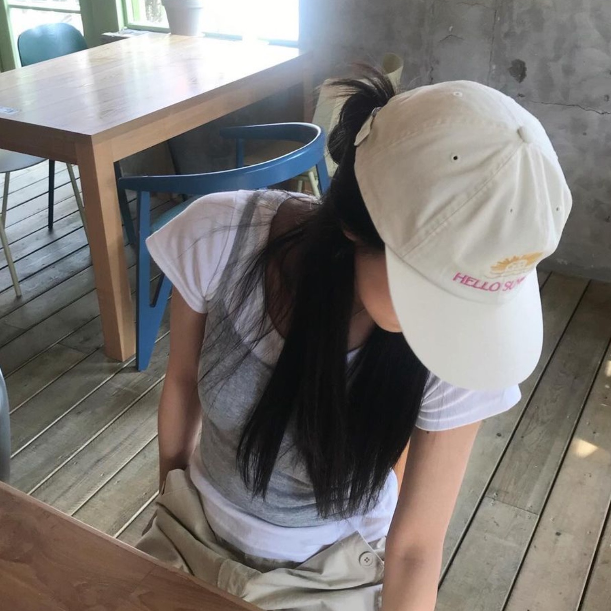 Hello Sunrise Washed Two Tone Logo 6Panel Cap Ivory, Hello Sunrise Washed Two Tone Logo 6Panel Cap Navy 착용 스타일