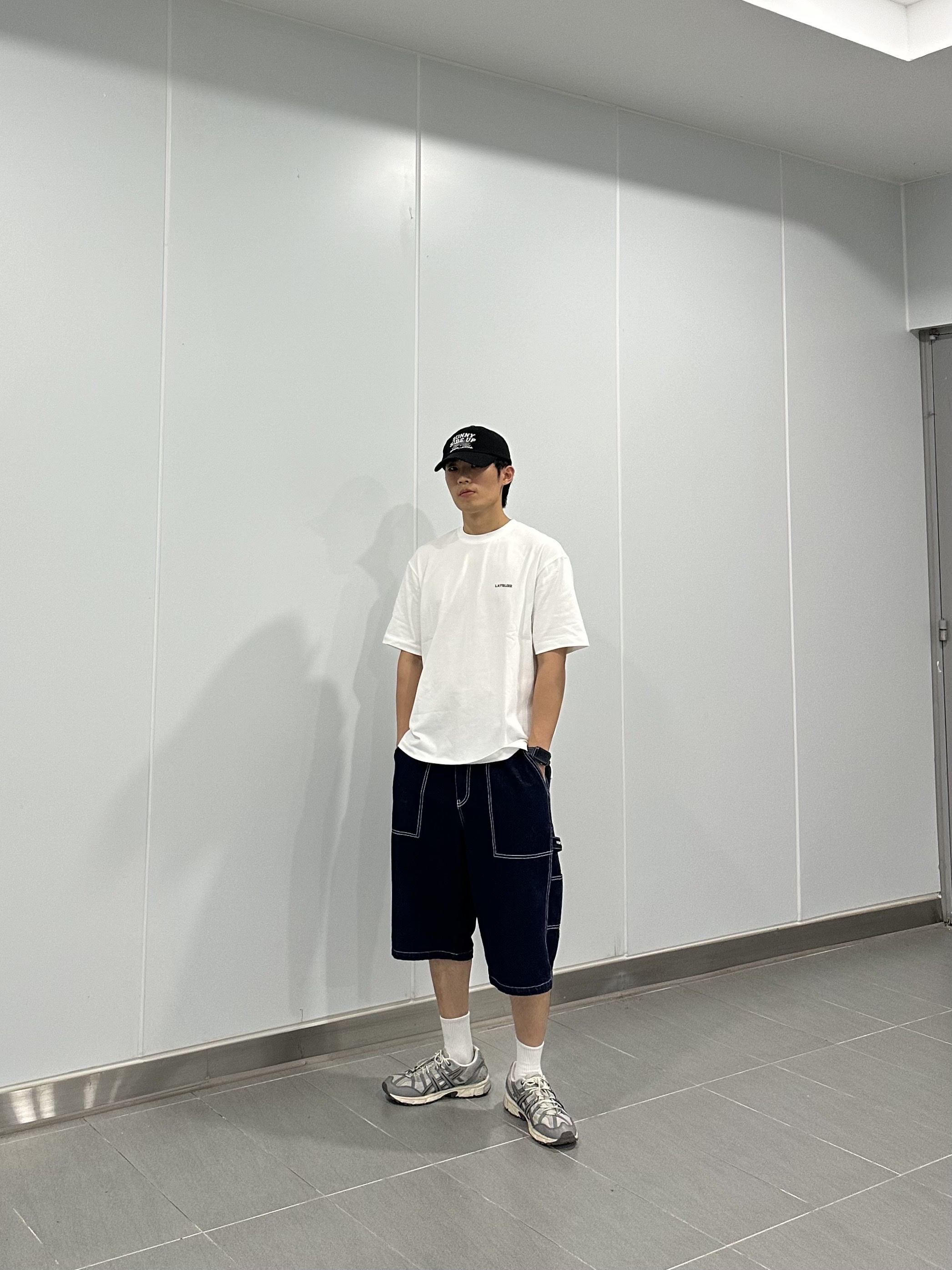 TNGT Semi-Over Fit Tiger Graphics Half T-Shirts Cream 착용 스타일 - 3