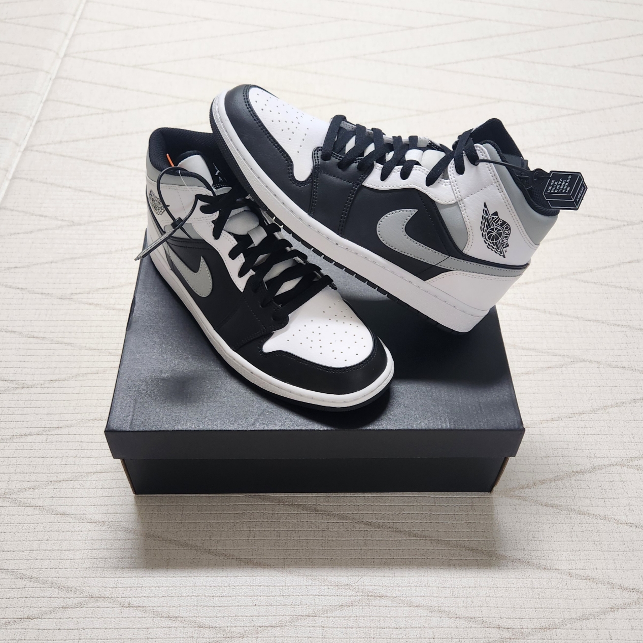 Jordan 1 Mid White Shadow 착용 스타일 - 3