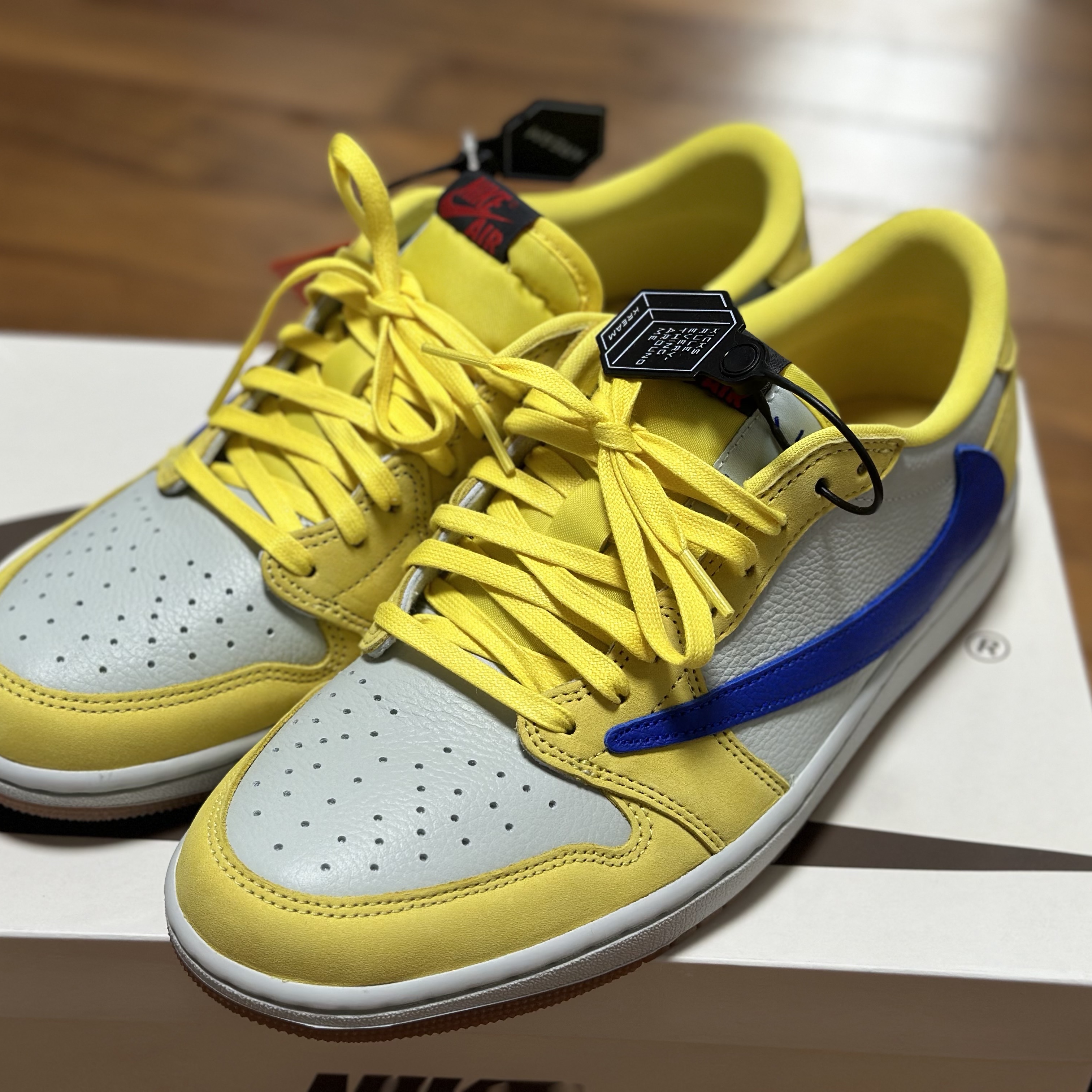 (W) Jordan 1 x Travis Scott Retro Low OG SP Canary 착용 스타일 - 2