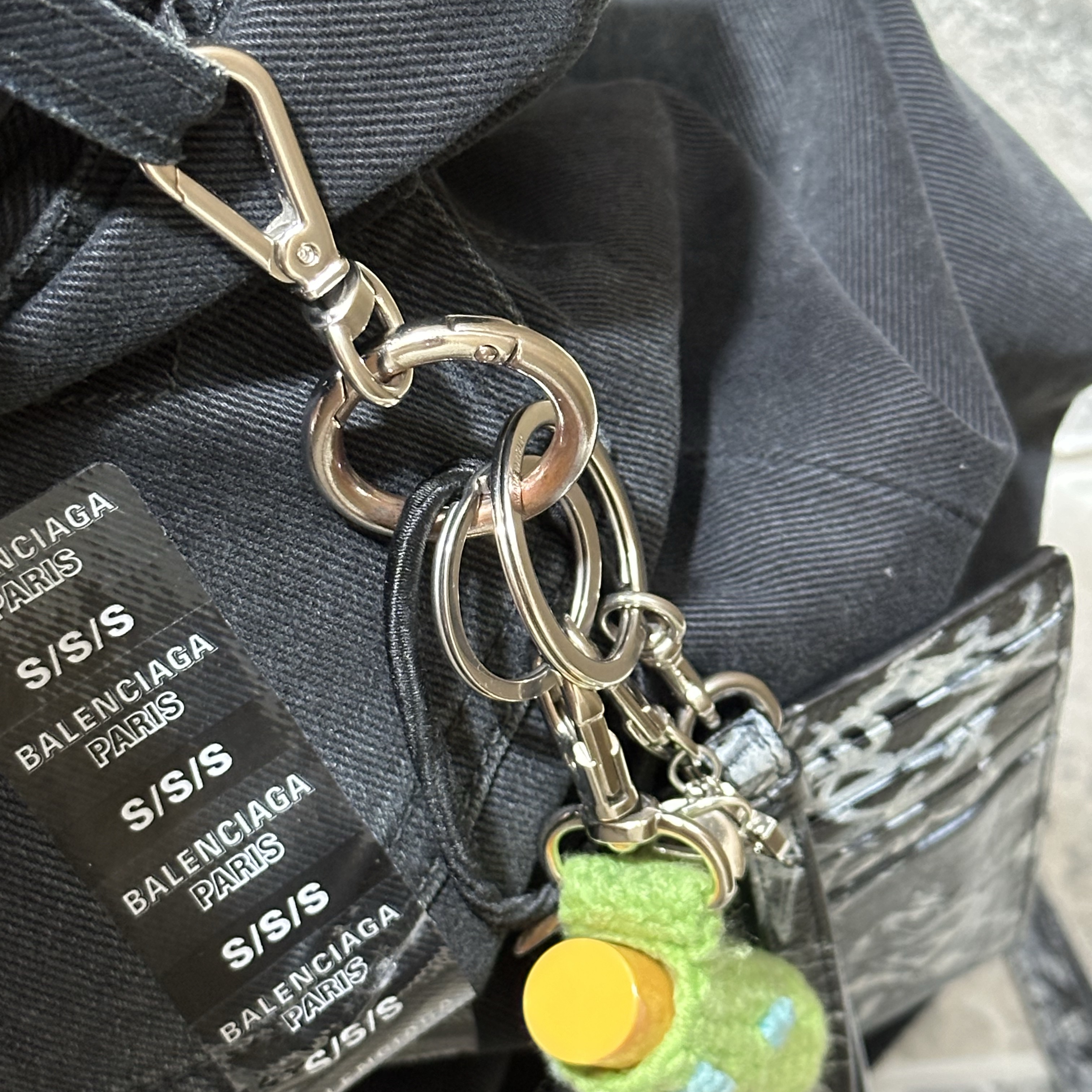 Balenciaga Denim Size Sticker Baggy Pants in Black, Balenciaga Combat Strike 20mm Boot Kaki 착용 스타일 - 2