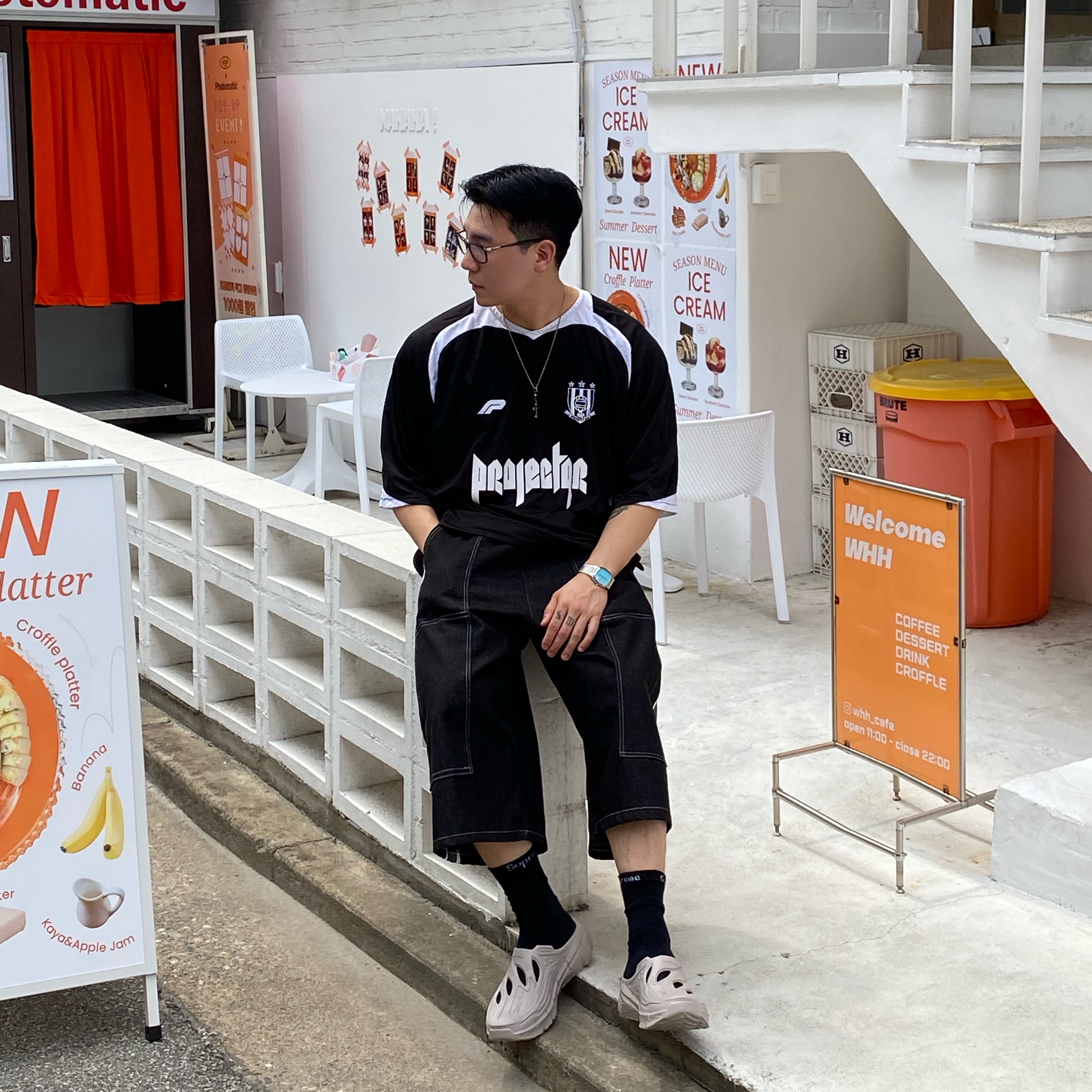 Project G/R Oversized Football Jersey Black, Supreme Hanes Crew Socks Black (4 Pack) 착용 스타일 - 1