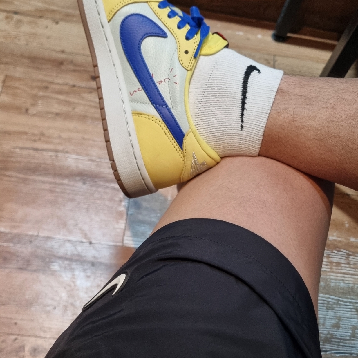 (W) Jordan 1 x Travis Scott Retro Low OG SP Canary, Nike x Drake Nocta Nylon Woven Shorts Black (FN8194-010) 착용 스타일
