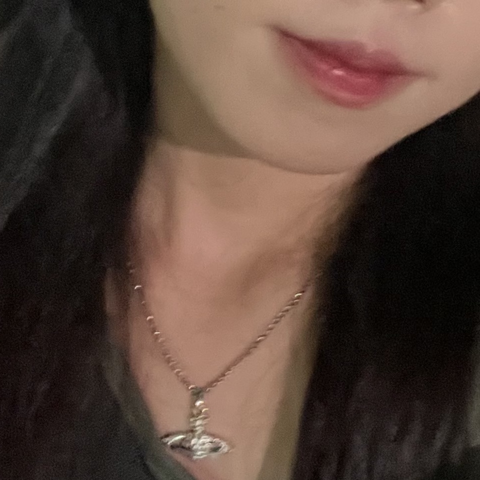 Vivienne Westwood Mini Bas Relief Pendant Silver 착용 스타일