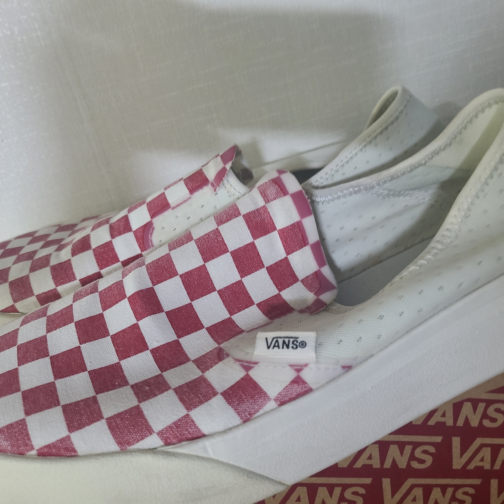 Vans ComfyCush One Checkerboard Racing Red Marshmallow 착용 스타일