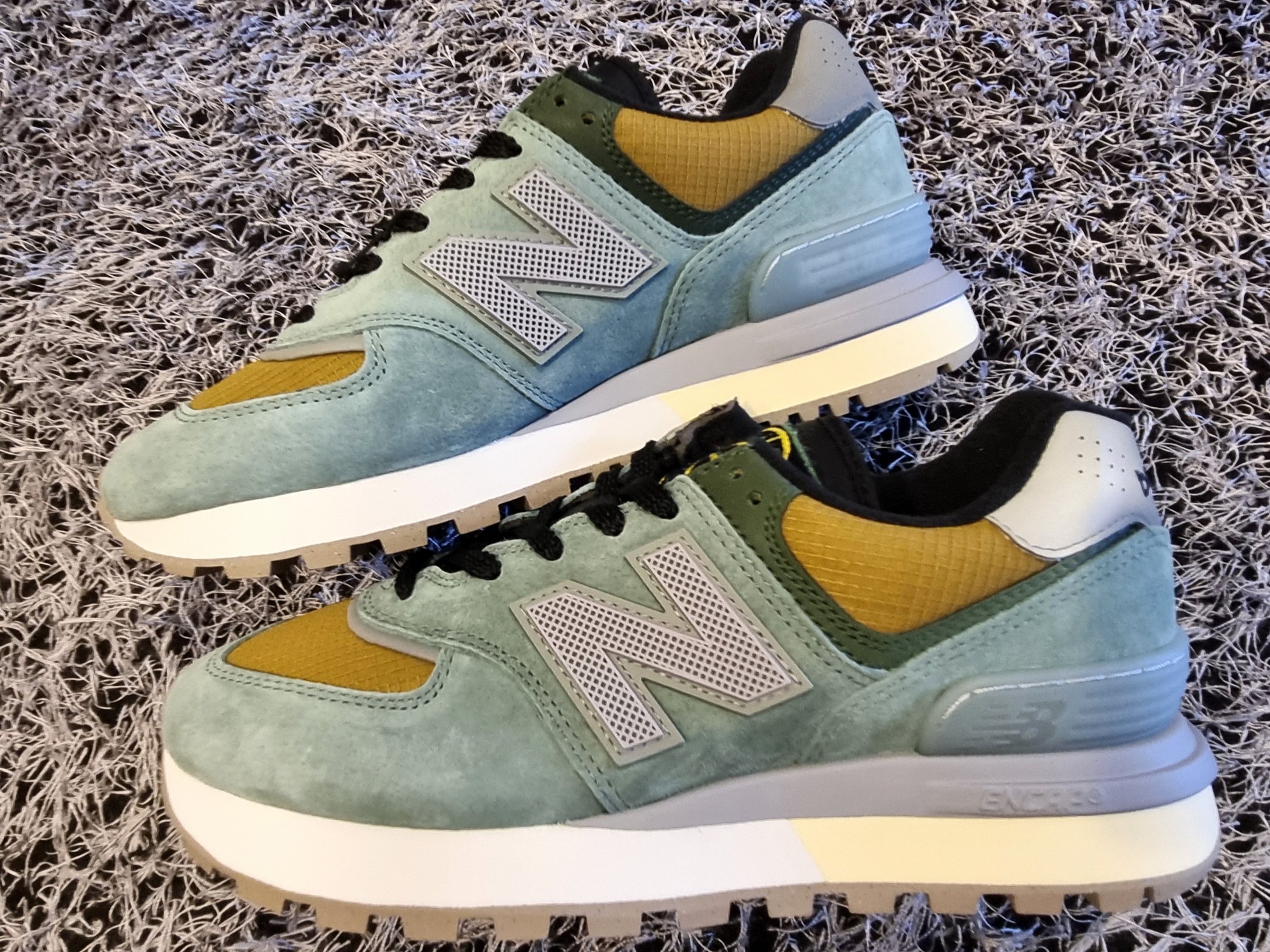 New Balance x Stone Island 574 Legacy Light Green 착용 스타일 - 3