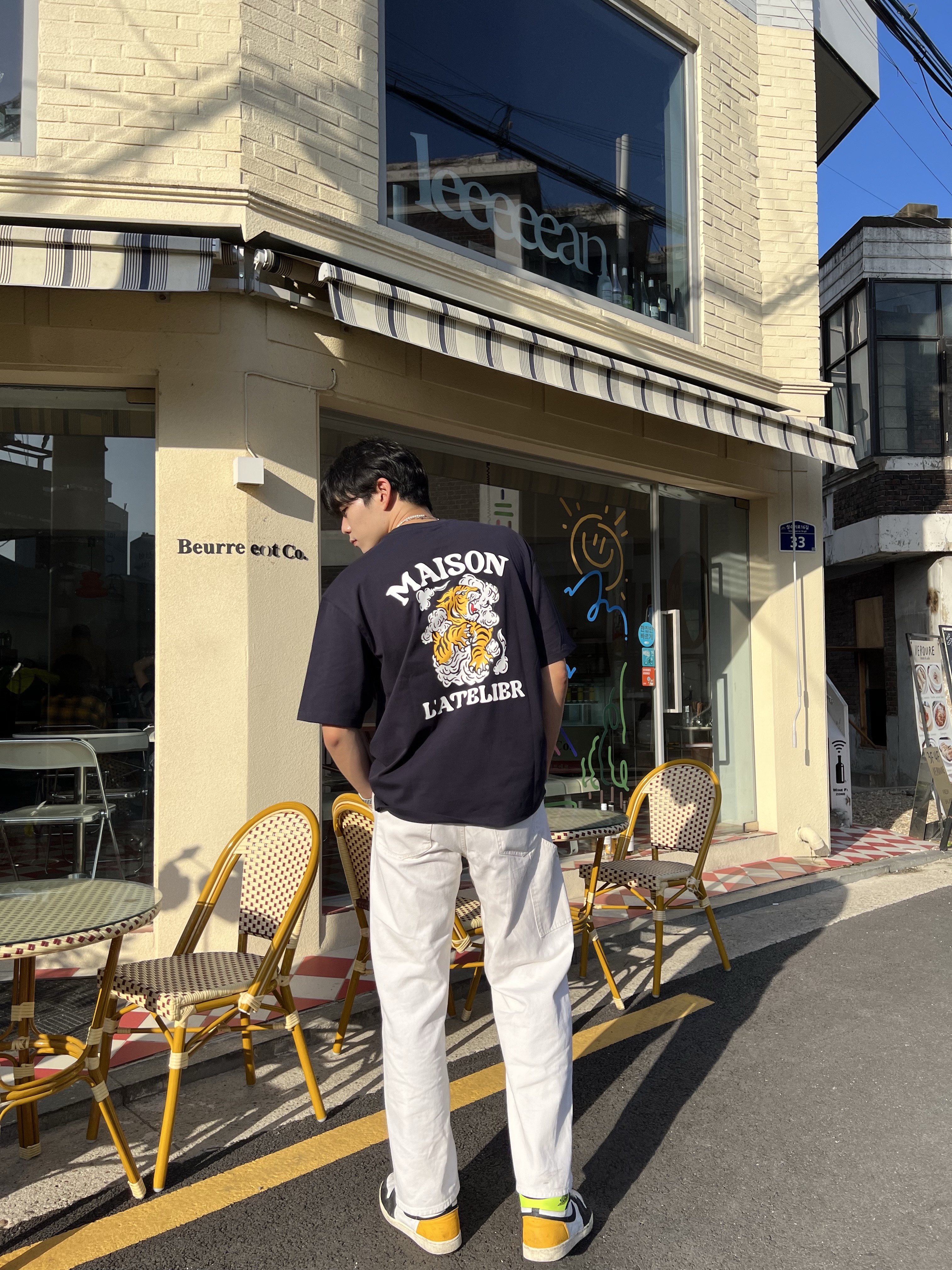 TNGT Semi-Over Fit Tiger Graphics Half T-Shirts Navy 착용 스타일 - 5
