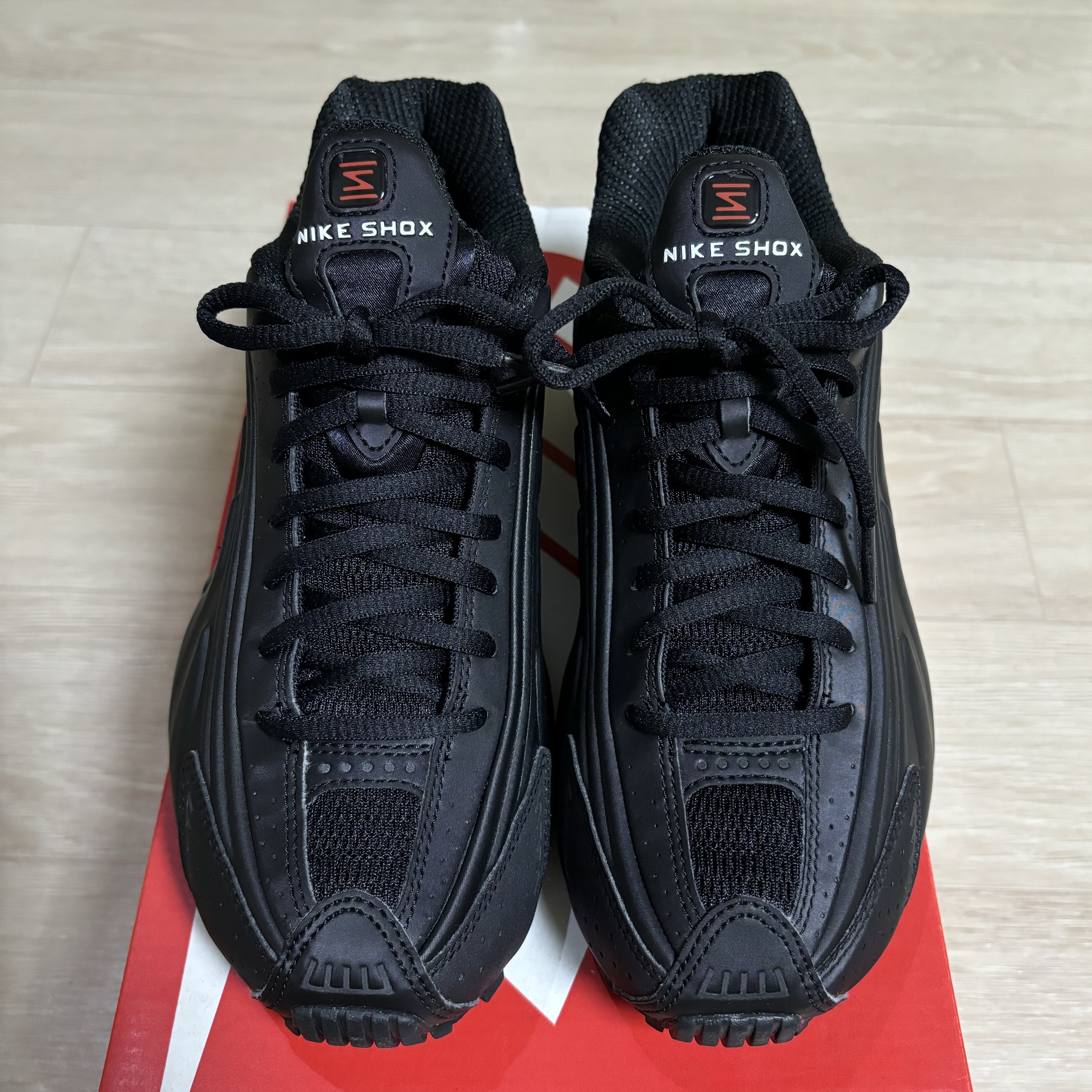(W) Nike Shox R4 Black 착용 스타일