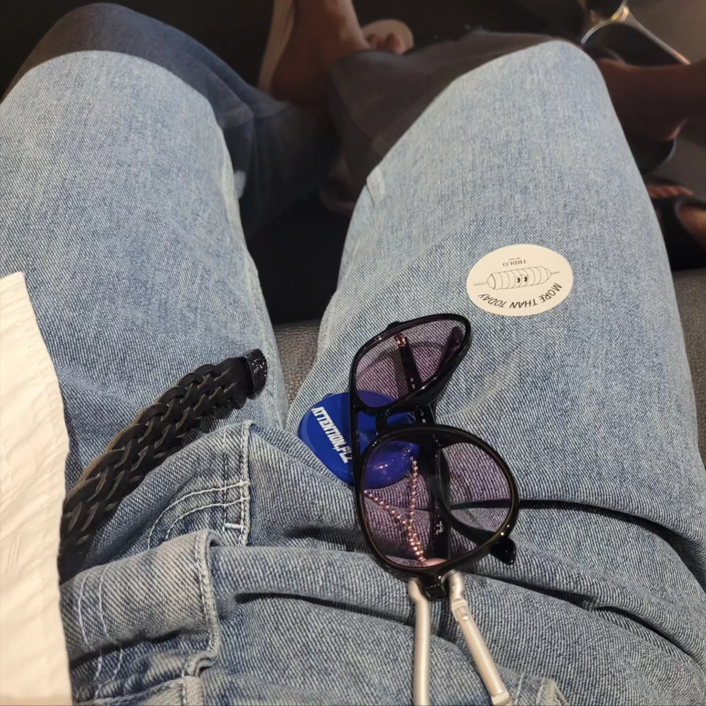 Ray-Ban Vagabond Polished Black Frame Green Classic G-15 Lenses High Bridge Fit, ARCHIES Arch Support Flip Flops White 착용 스타일 - 2