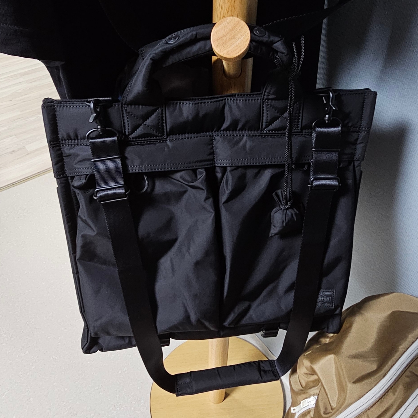 Porter Senses Tote Bag L Black 착용 스타일