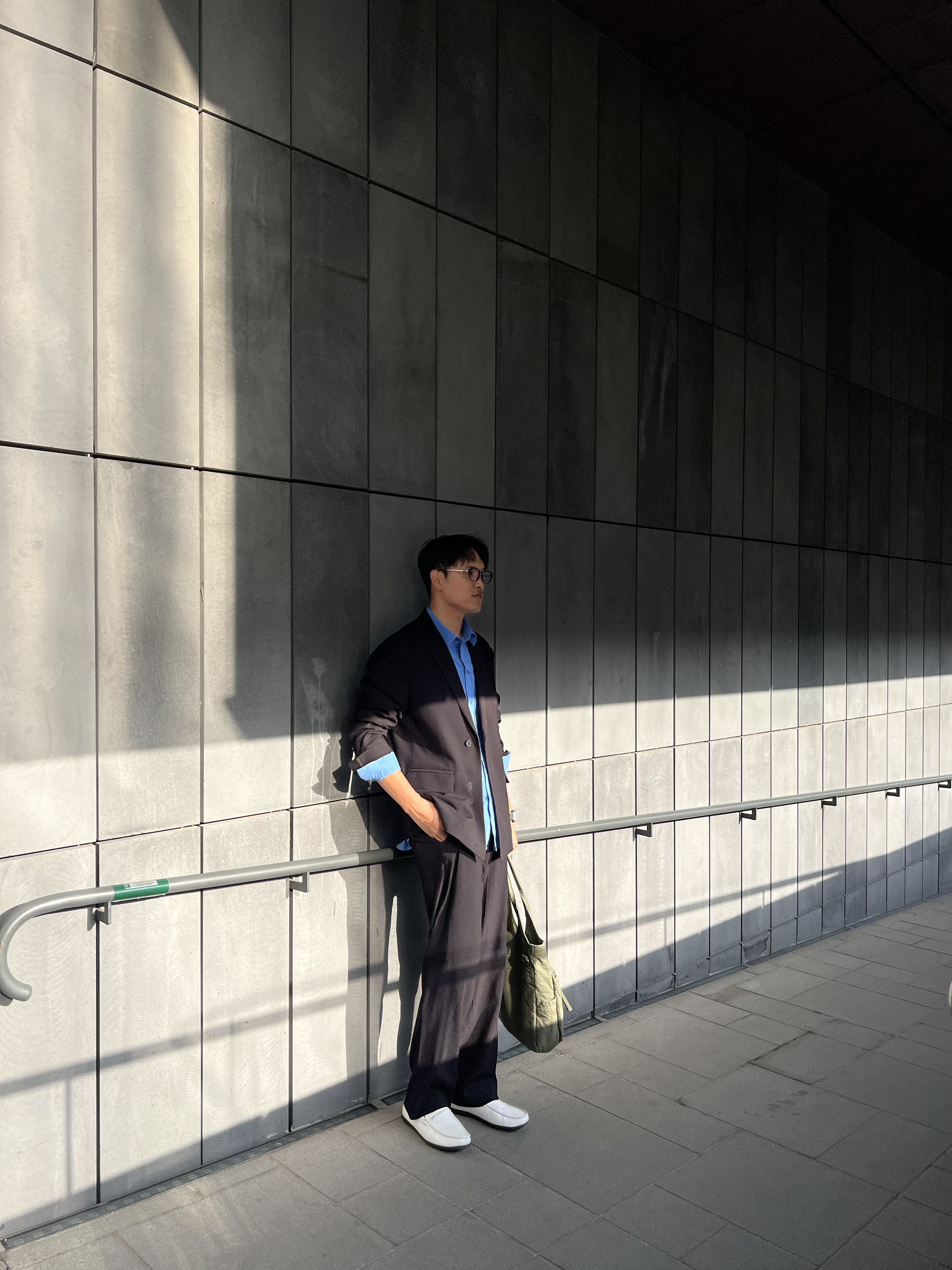 TNGT Kinoshita Seersucker Unconstructed Set-up Jacket Black 착용 스타일 - 4