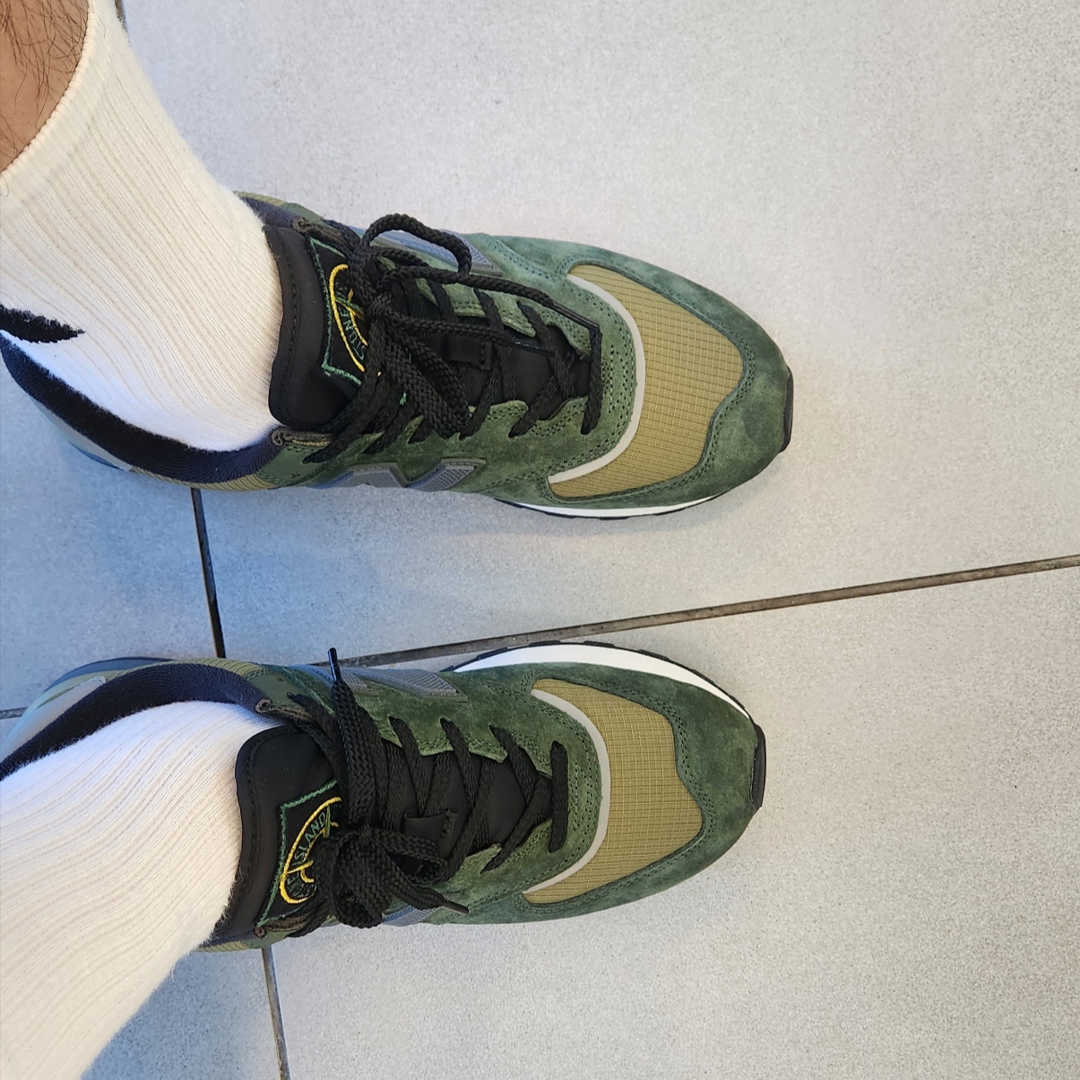 New Balance x Stone Island 574 Legacy Dark Green 착용 스타일