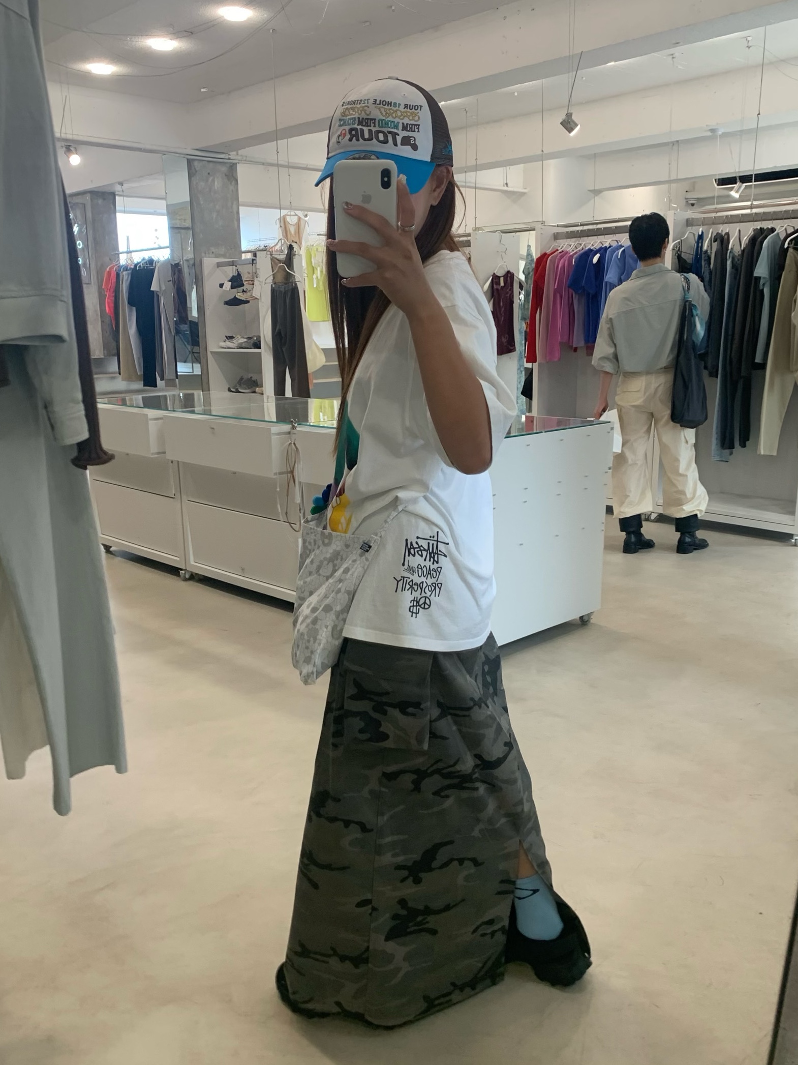 Stussy Peace & Prosperity T-Shirt White, NewJeans Supernatural NJ x Murakami Cross Bag Ver. (Set of 5) 착용 스타일