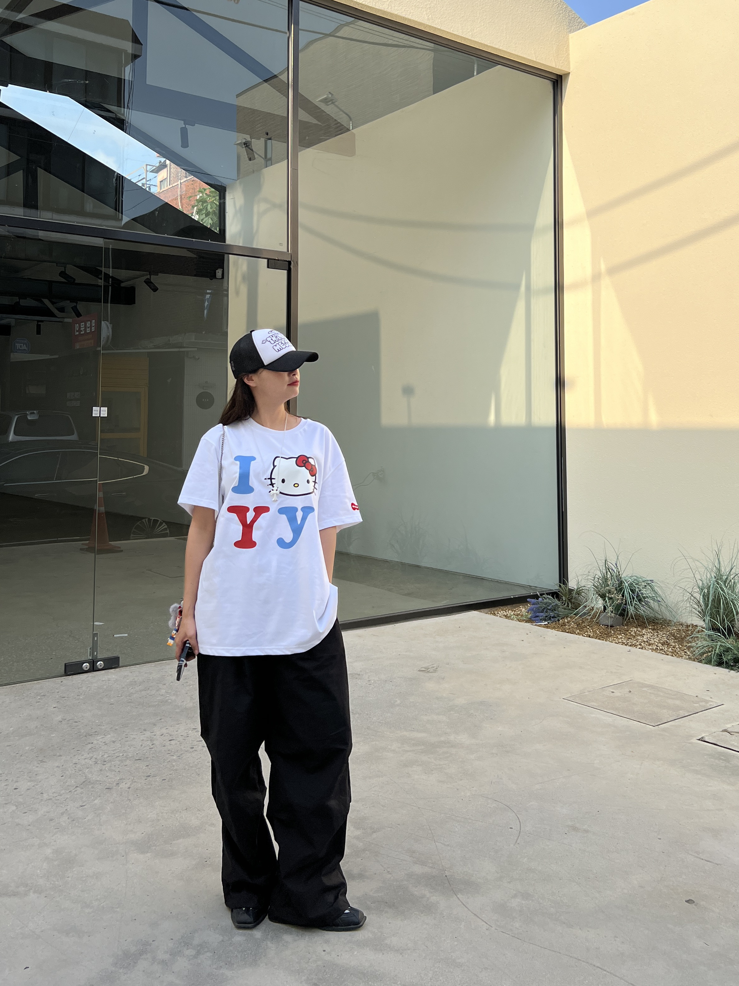 Open Yy x Hello Kitty T-Shirt White, Chrome Hearts Silichrome CH Cross Pendant White 2022/2023 착용 스타일 - 4