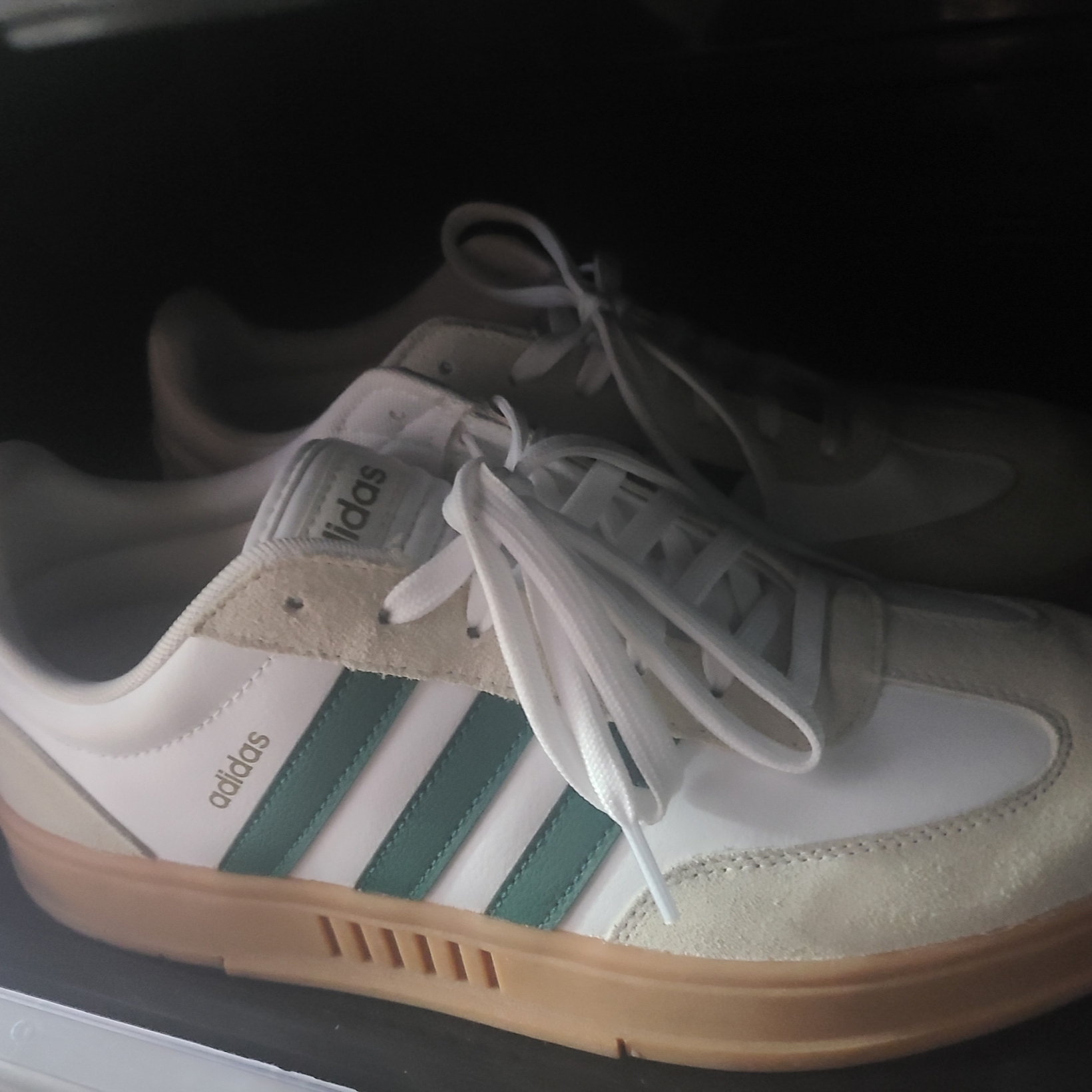 Adidas Gradas Collegiate Green 착용 스타일