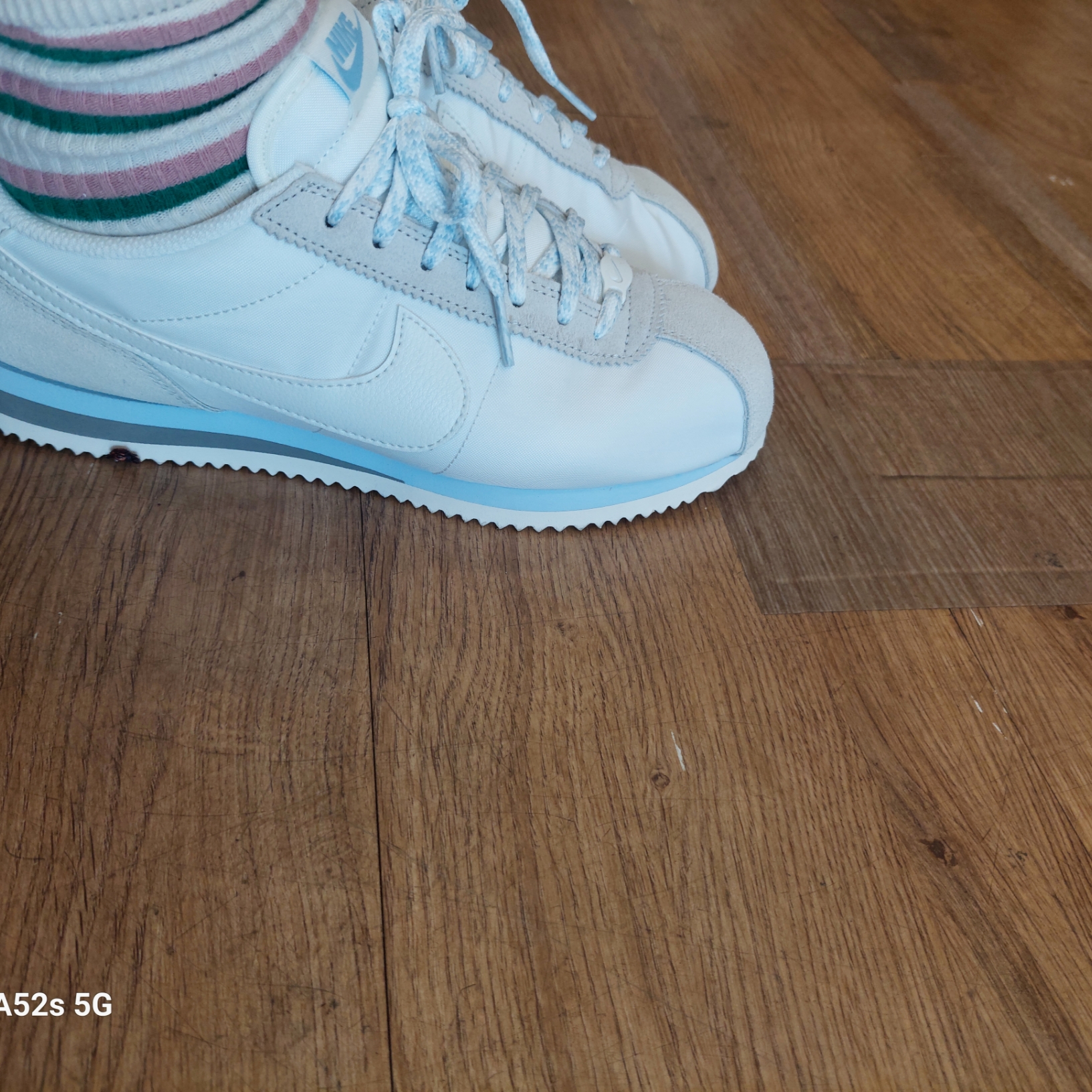 (W) Nike Cortez Summit White Glacier Blue 착용 스타일 - 2