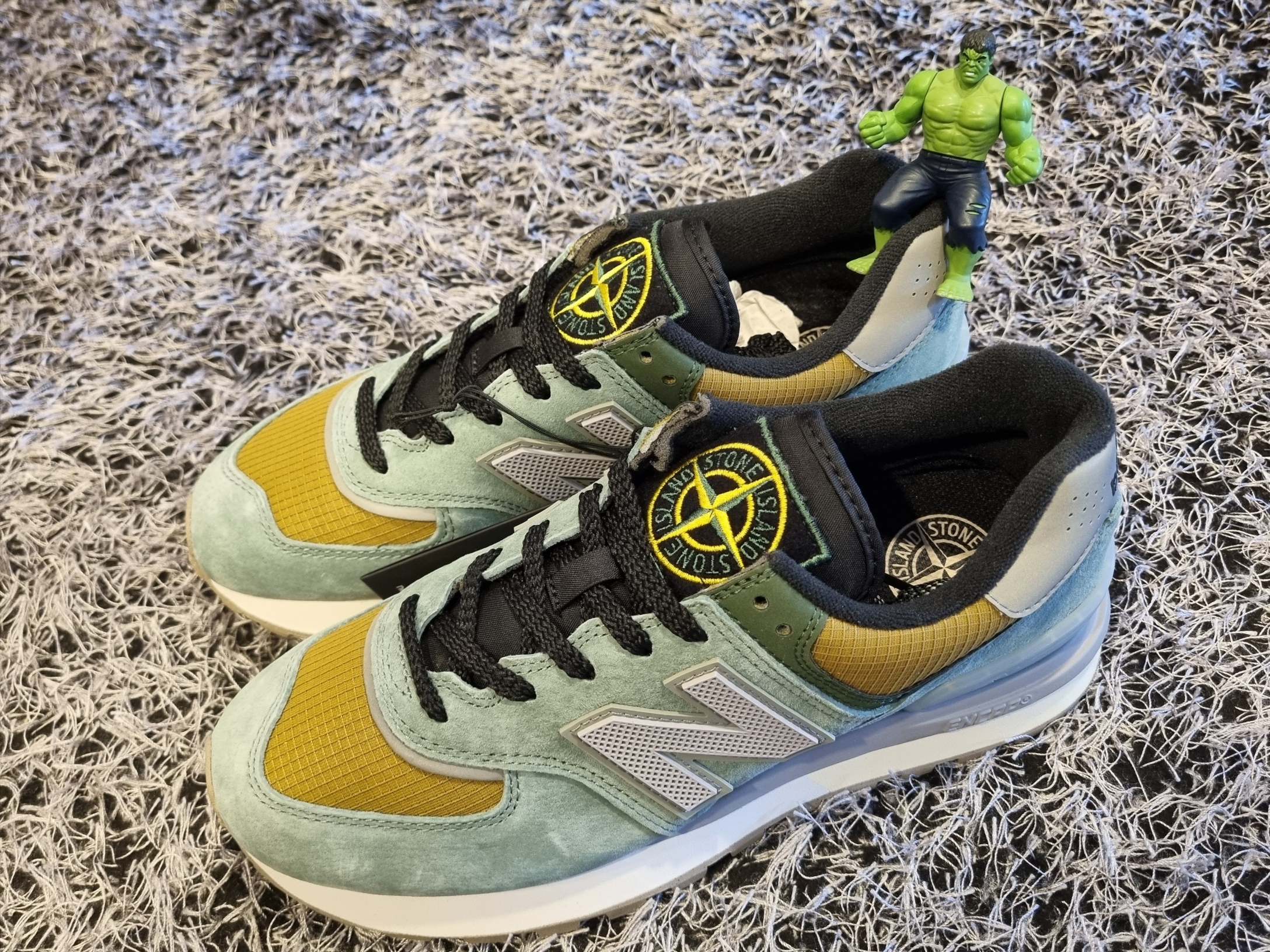 New Balance x Stone Island 574 Legacy Light Green 착용 스타일 - 1