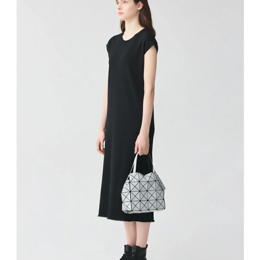 Bao Bao Issey Miyake Carat Handbag Gray 착용 스타일 - 1