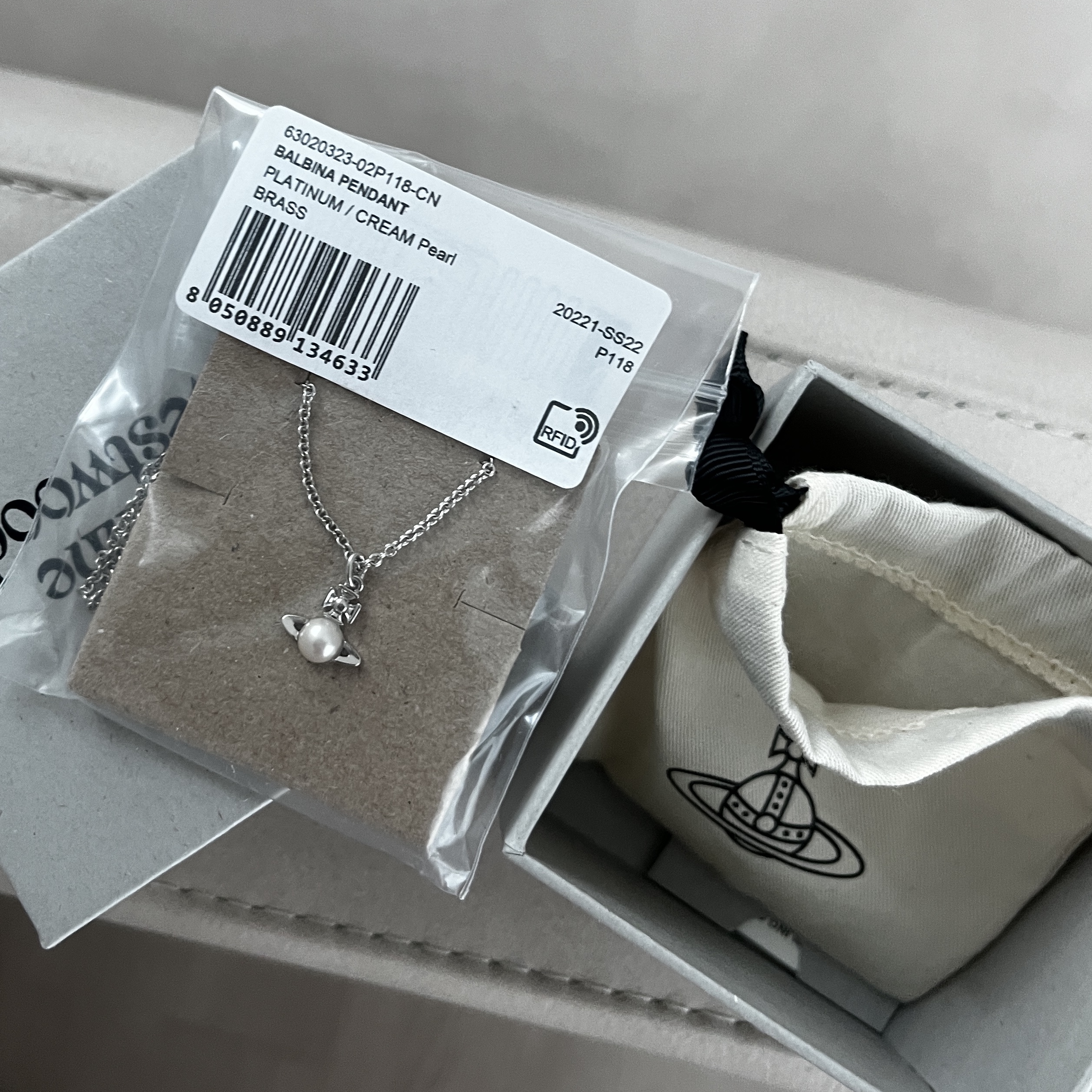 Vivienne Westwood Balbina Pearl Pendant Silver 착용 스타일 - 1