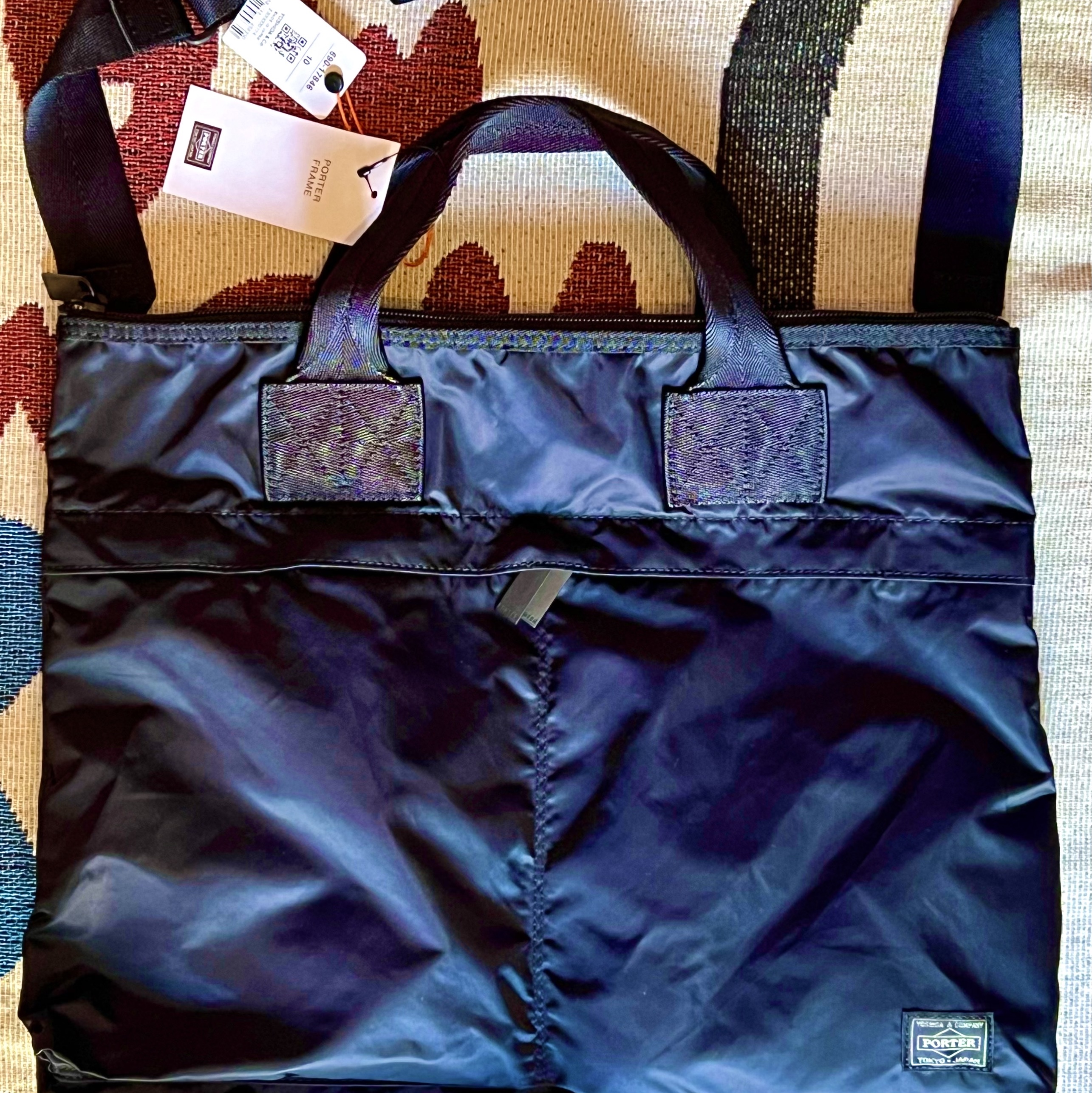 Porter Frame 2way Helmet Bag Black 착용 스타일
