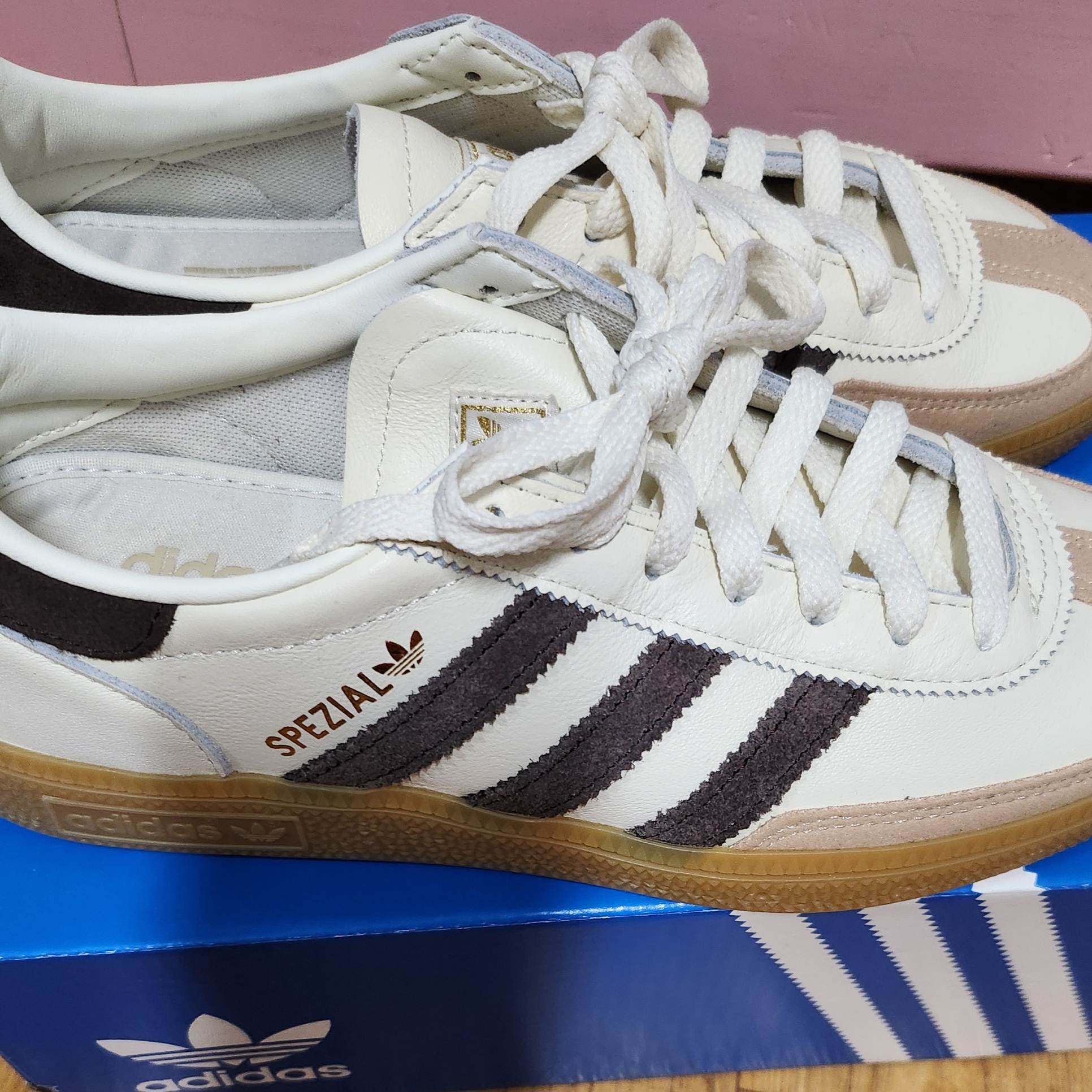 Adidas Spezial Handball Off White Dark Brown 착용 스타일