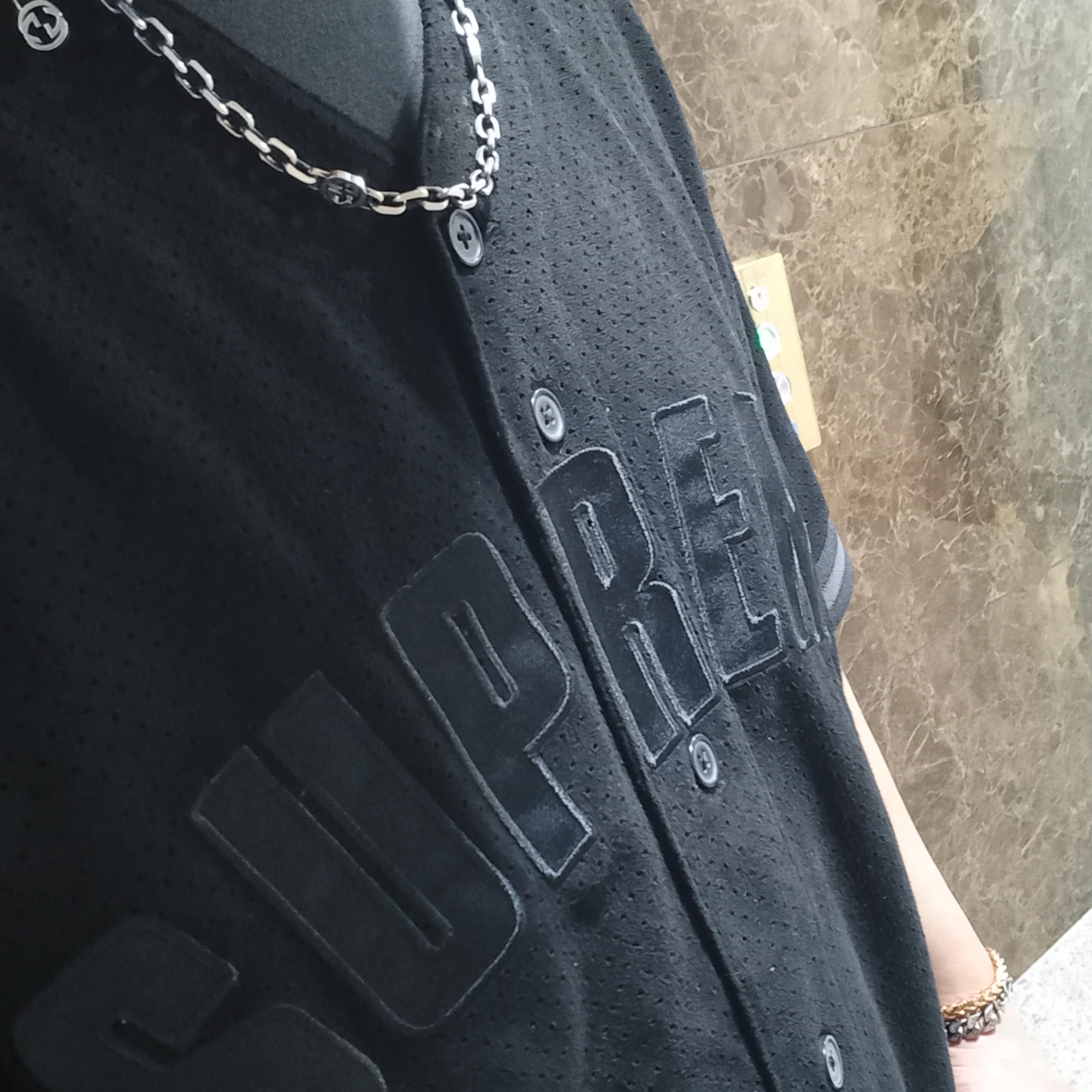 Supreme Ultrasuede Mesh Baseball Jersey Black - 24SS, Gucci Silver Necklace With Interlocking G Silver Aged Finish 착용 스타일 - 1