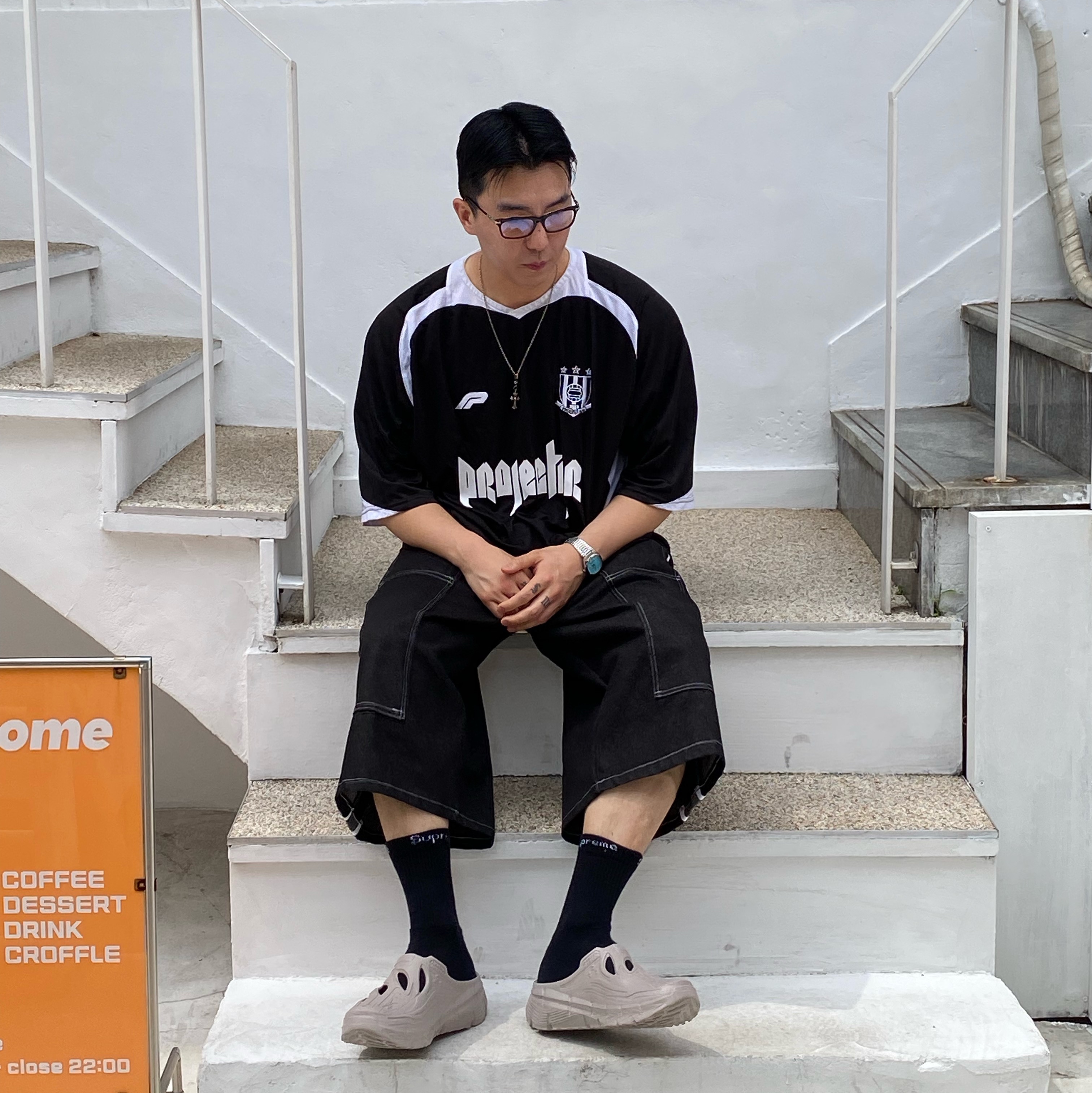 Project G/R Oversized Football Jersey Black, Supreme Hanes Crew Socks Black (4 Pack) 착용 스타일 - 2