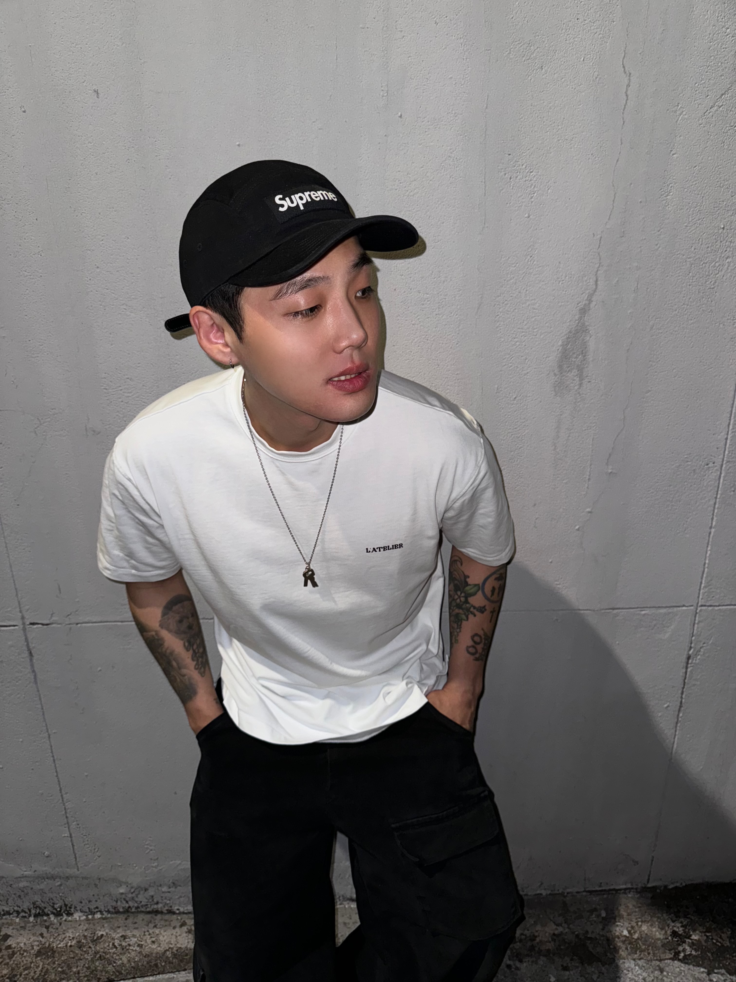 TNGT Semi-Over Fit Tiger Graphics Half T-Shirts Cream 착용 스타일 - 4