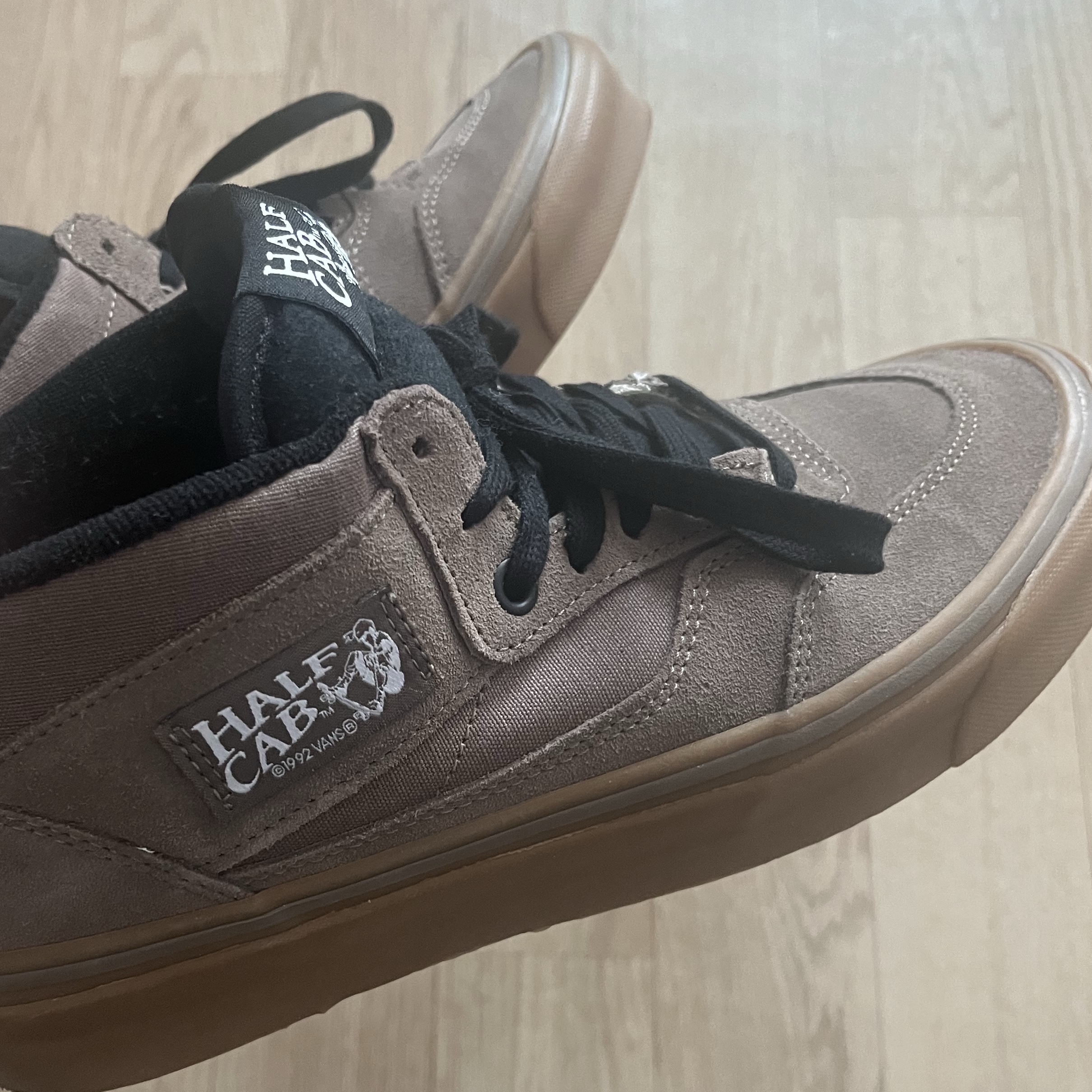 Vans Half Cab 33 DX Anaheim Factory OG Smoke Black 착용 스타일 - 2