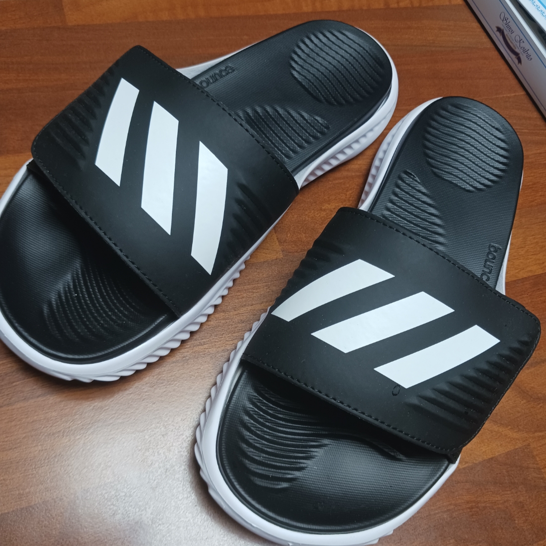 Adidas Alphabounce Slide Cloud White Core Black 착용 스타일